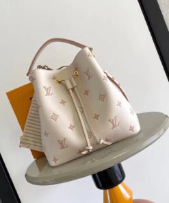 LV A貨NéoNoé奶油粉水桶包Monogram壓紋甜美通勤人氣款