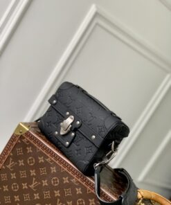 LV A貨黑色硬殼斜背包 M13871 經典Monogram潮流造型