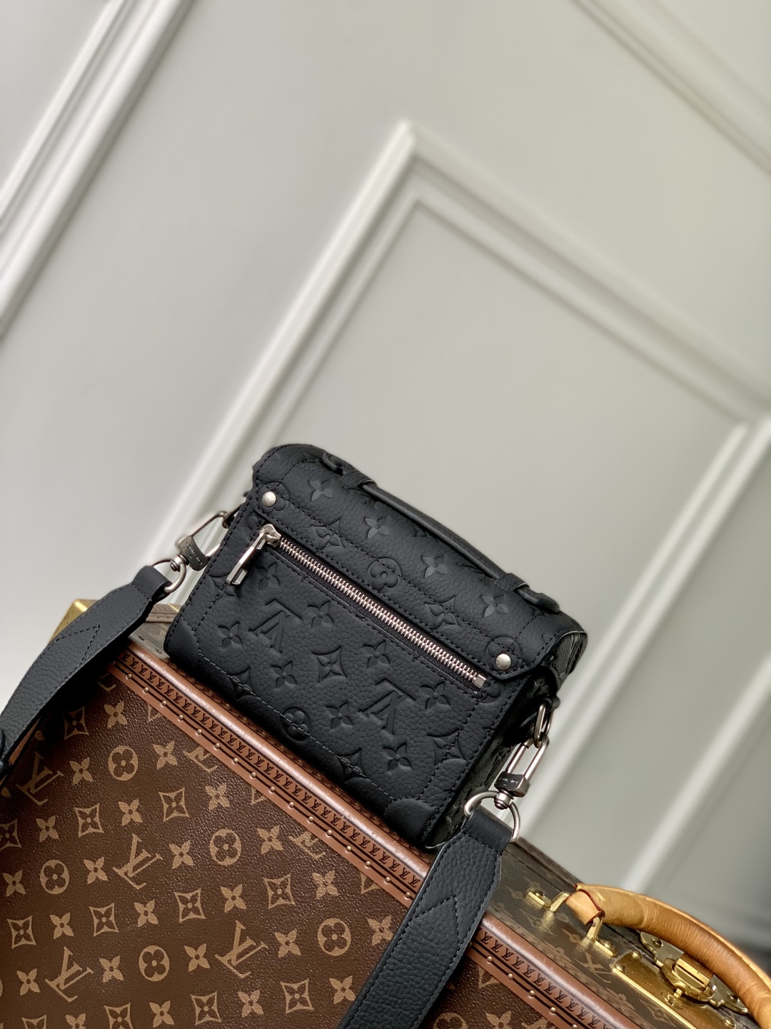LV A貨黑色硬殼斜背包 M13871 經典Monogram潮流造型｜歐美奢侈品精品推薦