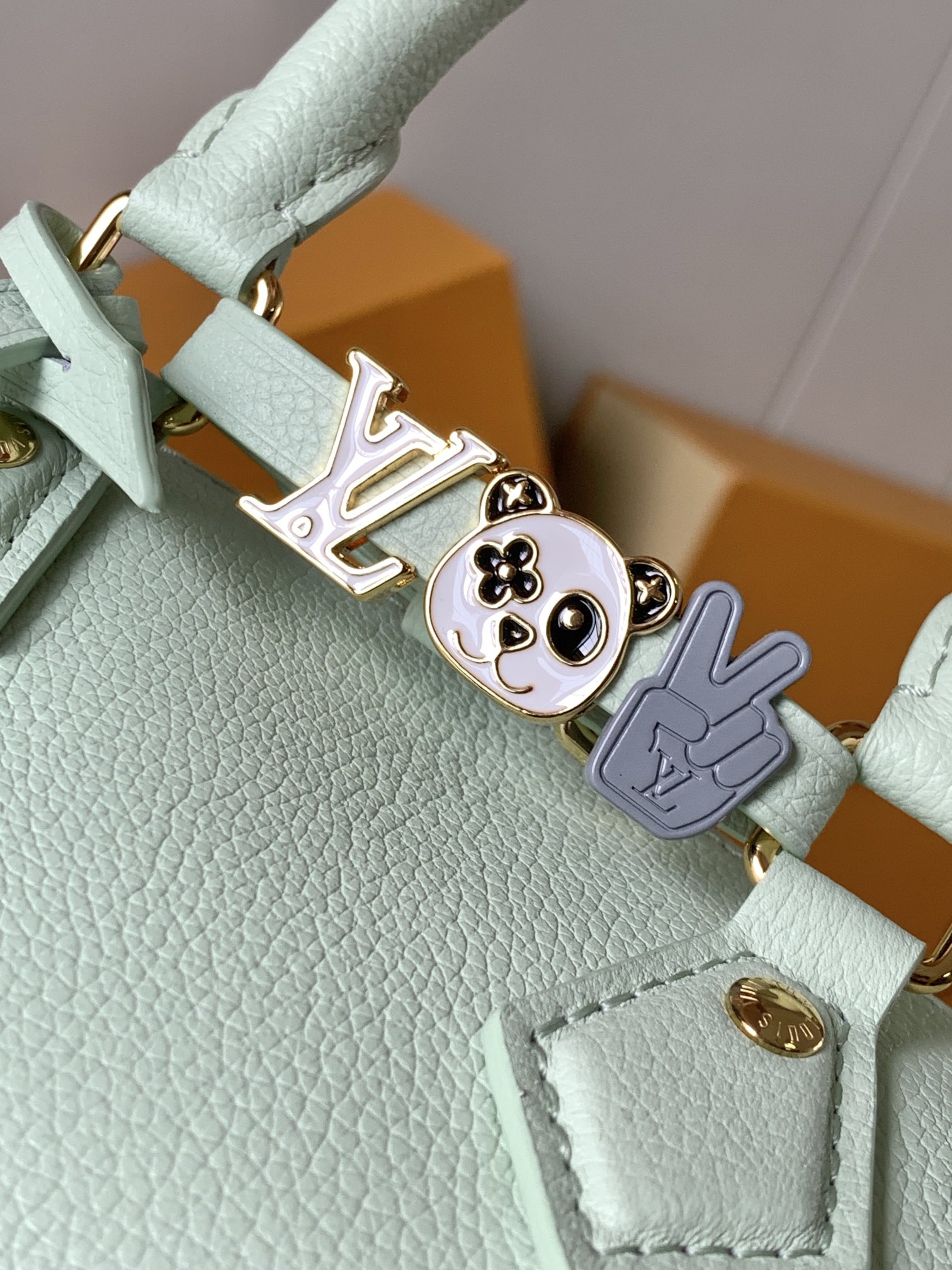 LV精品仿製薄荷綠Nano Speedy吊飾款Monogram肩帶迷你包｜歐美奢侈品精品推薦