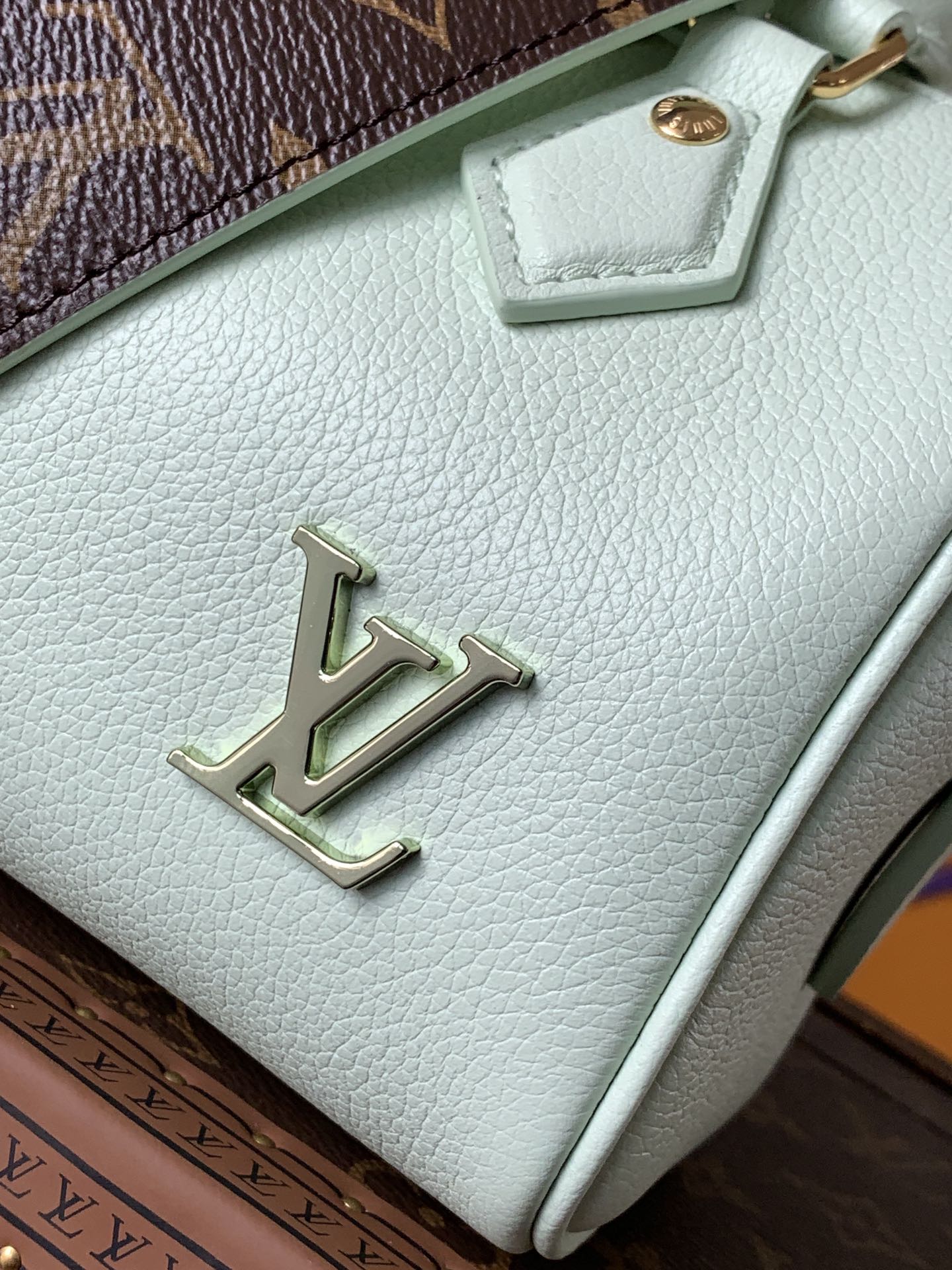 LV精品仿製薄荷綠Nano Speedy吊飾款Monogram肩帶迷你包｜歐美奢侈品精品推薦