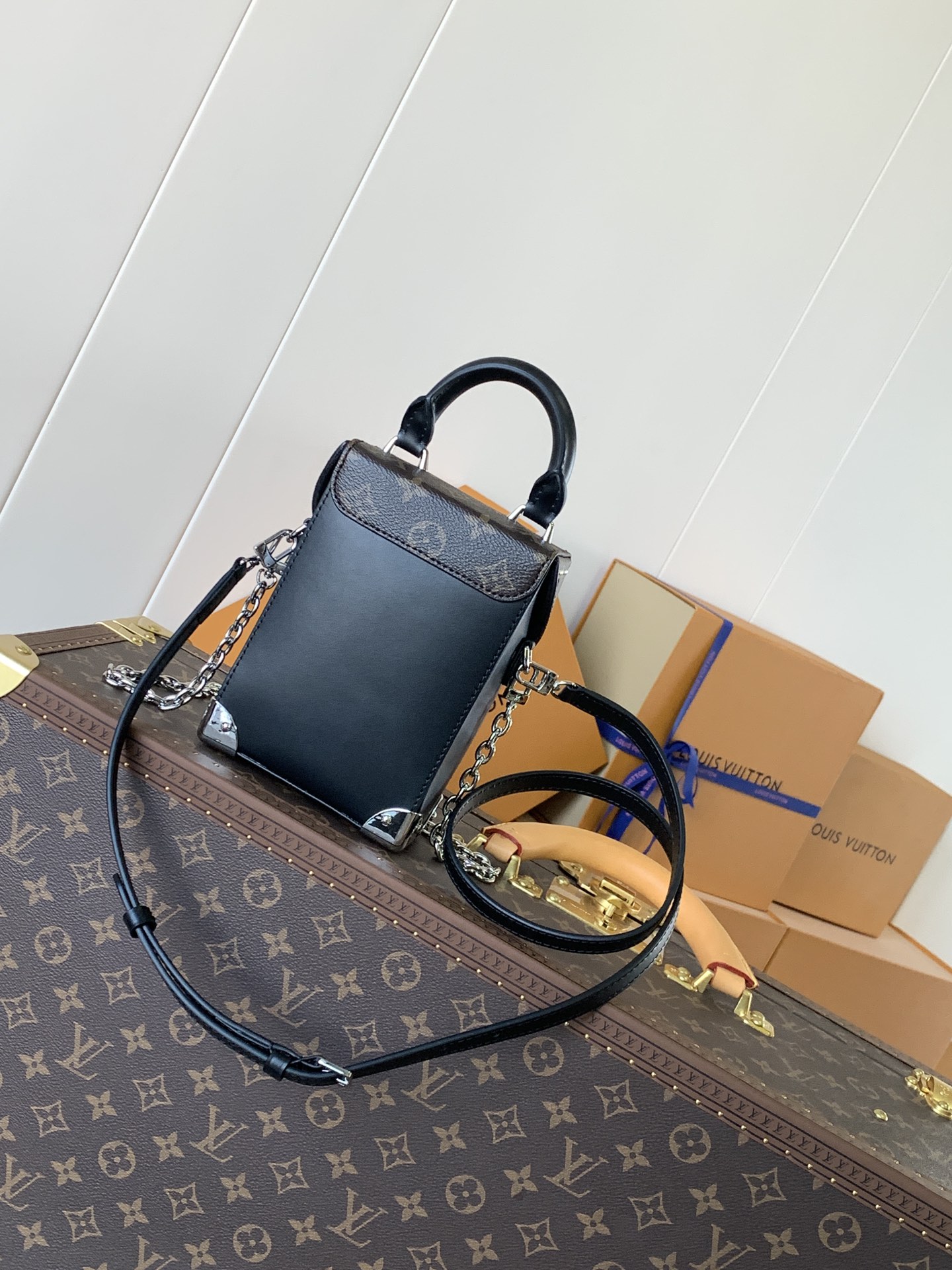 LV精品仿製鎖扣迷你手提包經典老花鏈條款小箱子造型設計｜歐美奢侈品精品推薦