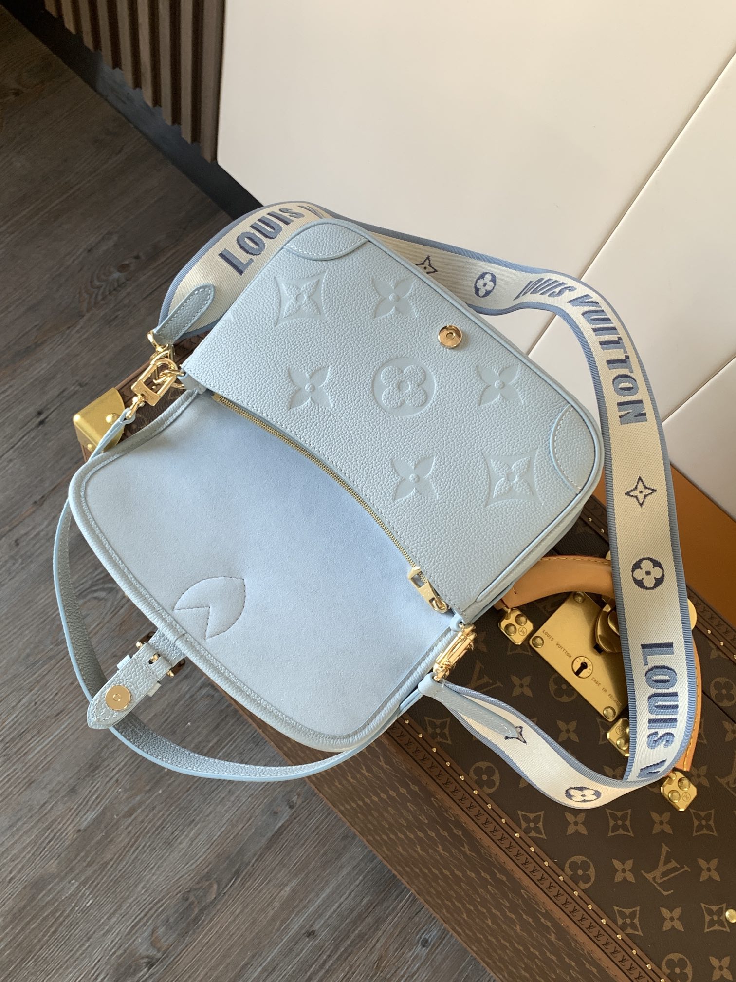 LV A貨老花天藍色翻蓋包刺繡肩帶款清新氣質休閒穿搭首選｜歐美奢侈品精品推薦