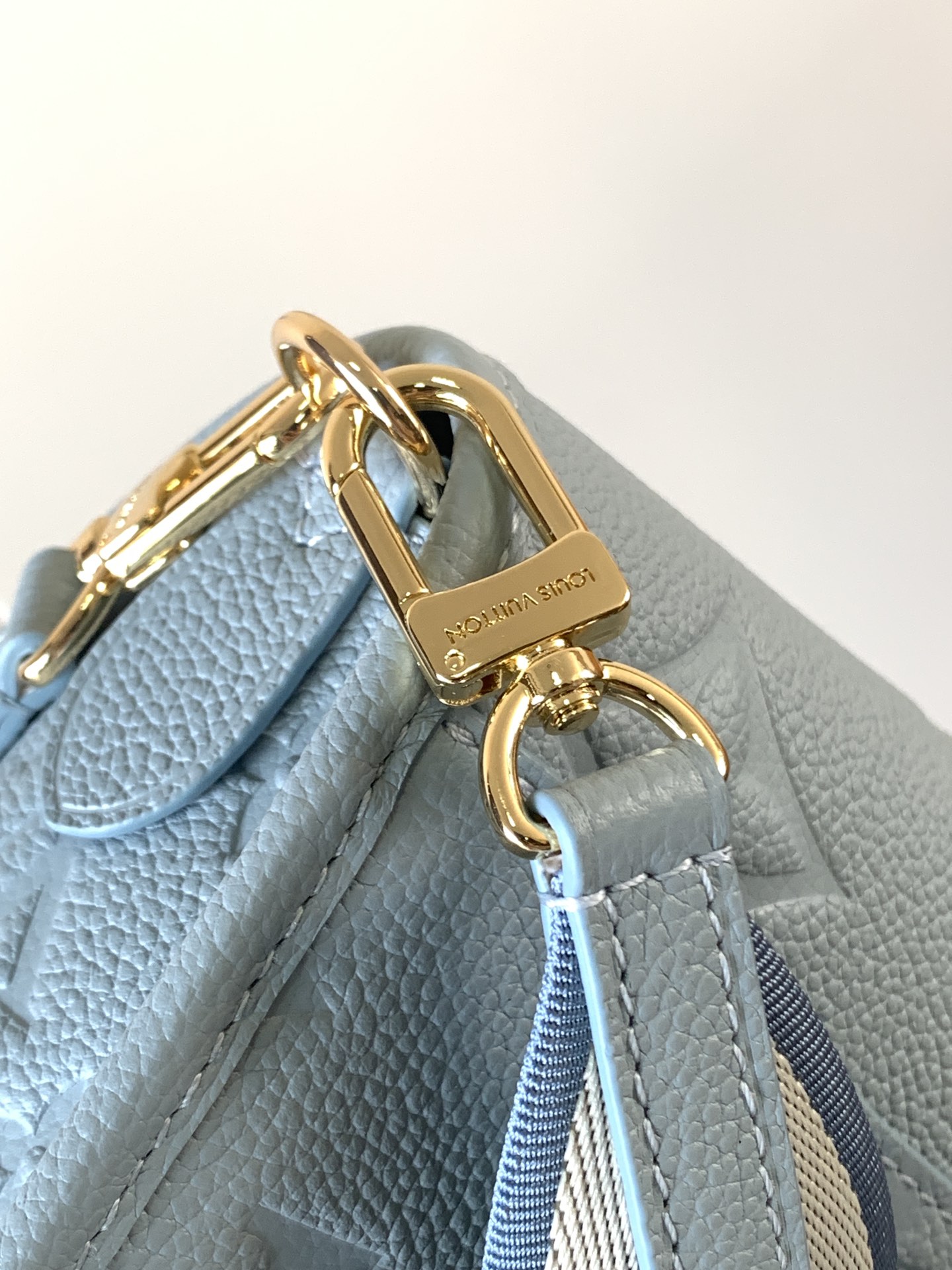LV A貨老花天藍色翻蓋包刺繡肩帶款清新氣質休閒穿搭首選｜歐美奢侈品精品推薦