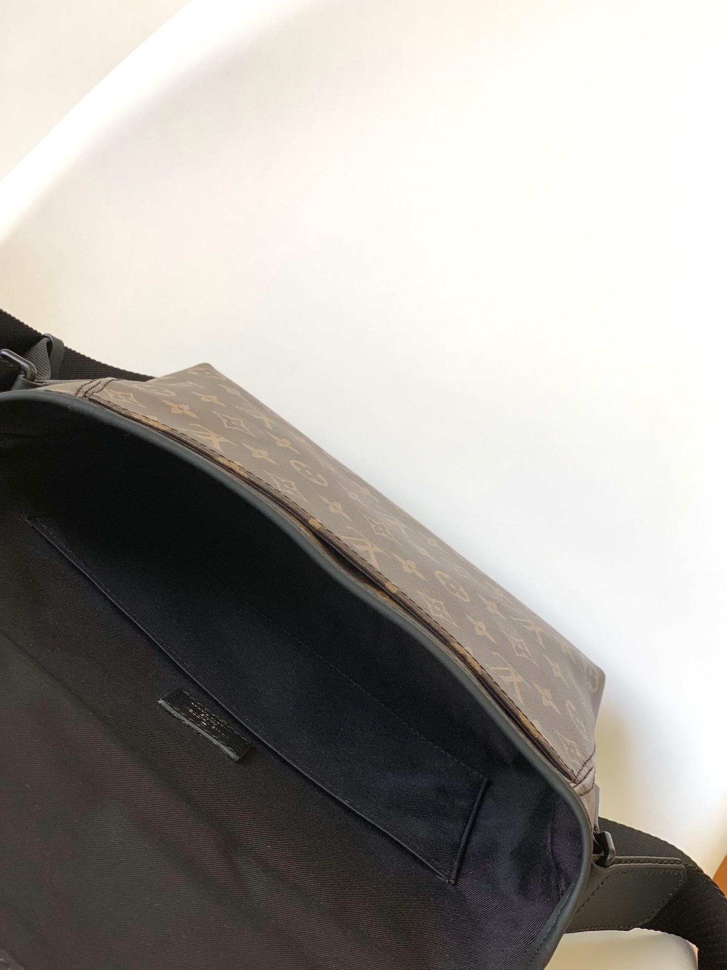 LV一比一郵差斜背包經典老花設計男士通勤耐用百搭輕便款｜歐美奢侈品精品推薦