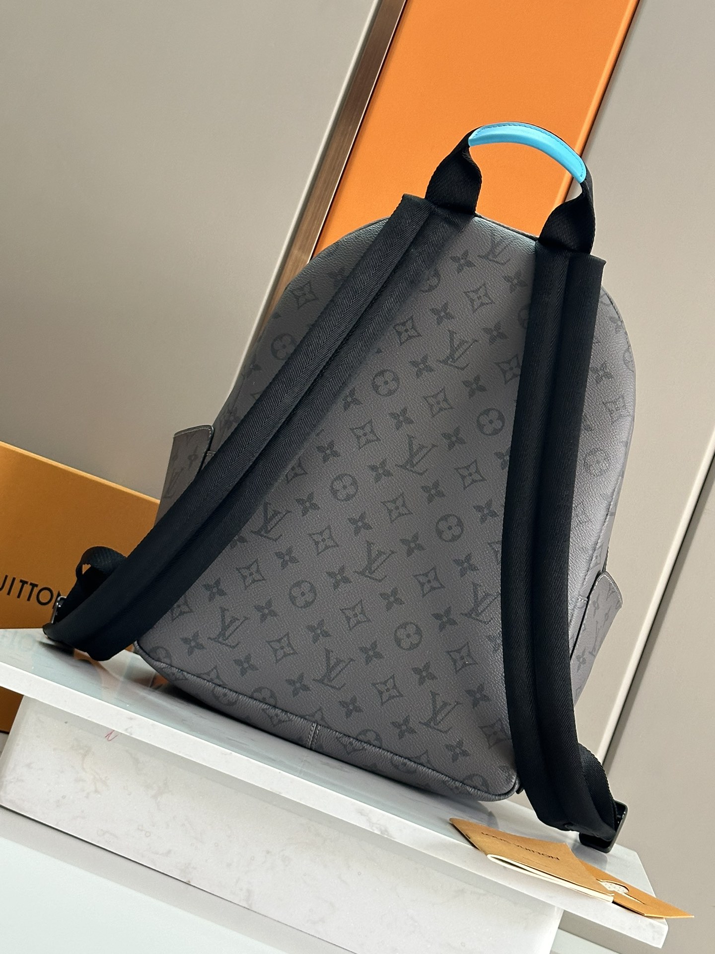 LV一比一後背包 Monogram黑色藍標設計 男用精品背包推薦｜歐美奢侈品精品推薦
