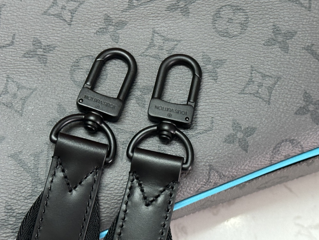 LV原單藍邊斜背包 附迷你小包 Monogram男用精品實用款推薦｜歐美奢侈品精品推薦