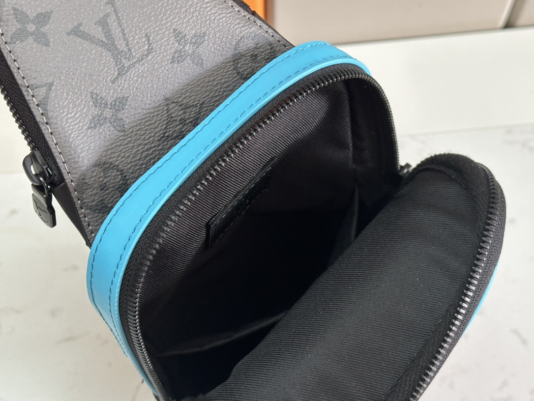 LV 精品仿製男士胸包 黑灰老花拼藍邊 單肩斜背輕便造型首選｜歐美奢侈品精品推薦