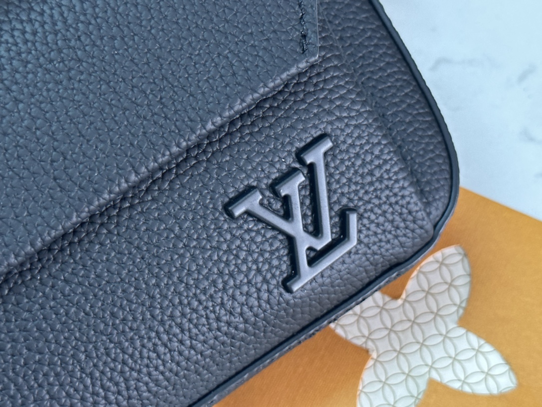 LV A貨黑色斜背包 Eclipse老花雙層拉鍊款 男用輕便出行推薦｜歐美奢侈品精品推薦