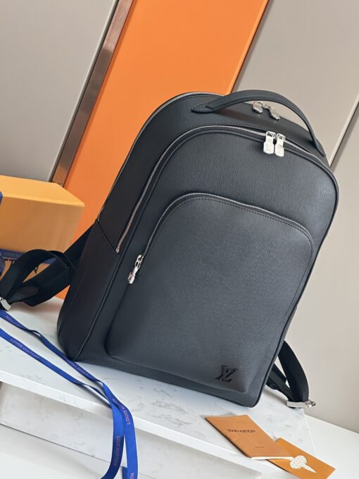LV 高仿後背包 M30977 黑色牛皮簡約款 男士通勤精品包推薦