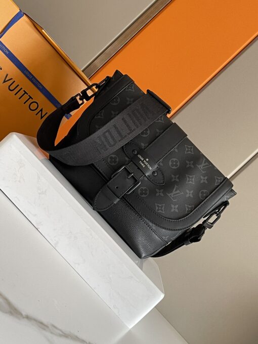 LV 高仿郵差包 M45911 黑色Monogram帆布 經典男用單肩包