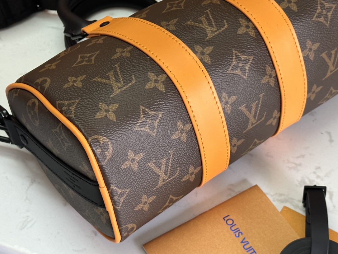LV 高仿圓筒包 M46687 老花橘邊設計 經典男士斜背潮流款｜歐美奢侈品精品推薦