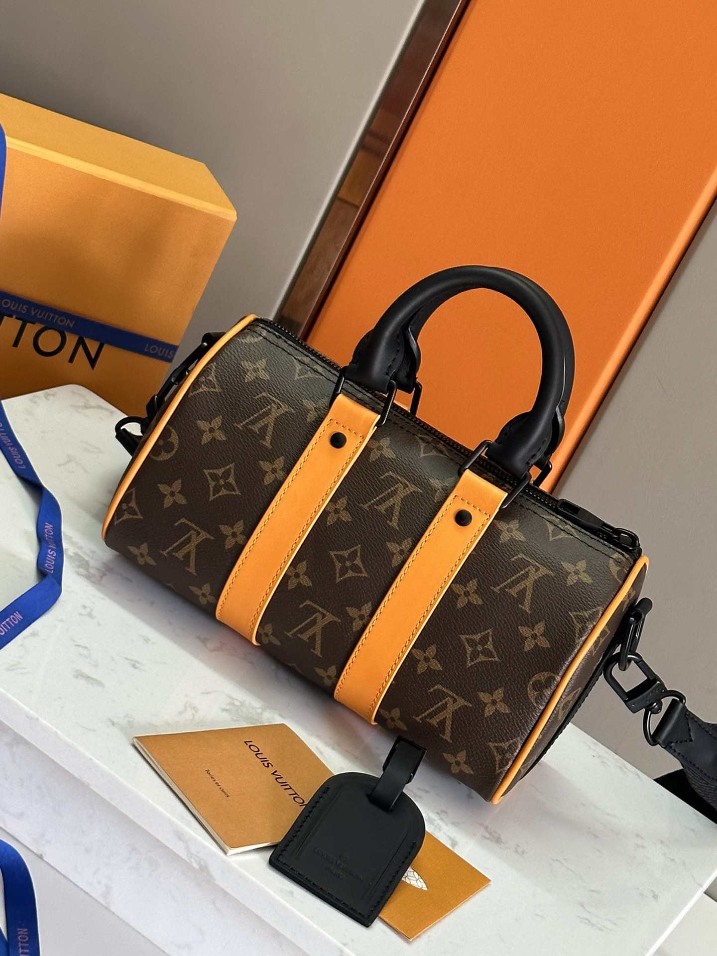 LV 高仿圓筒包 M46687 老花橘邊設計 經典男士斜背潮流款｜歐美奢侈品精品推薦