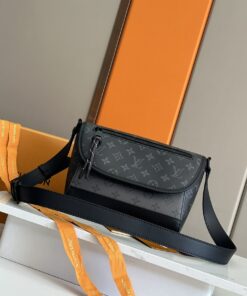 LV 高仿灰黑斜背包 中型老花設計 男士百搭潮流包推薦款