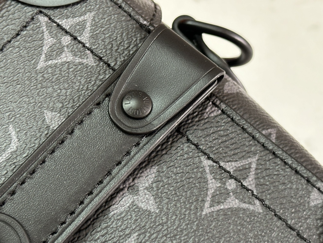 LV 高仿黑色Mini Soft Trunk軟盒包 潮流方形男士斜背包｜歐美奢侈品精品推薦