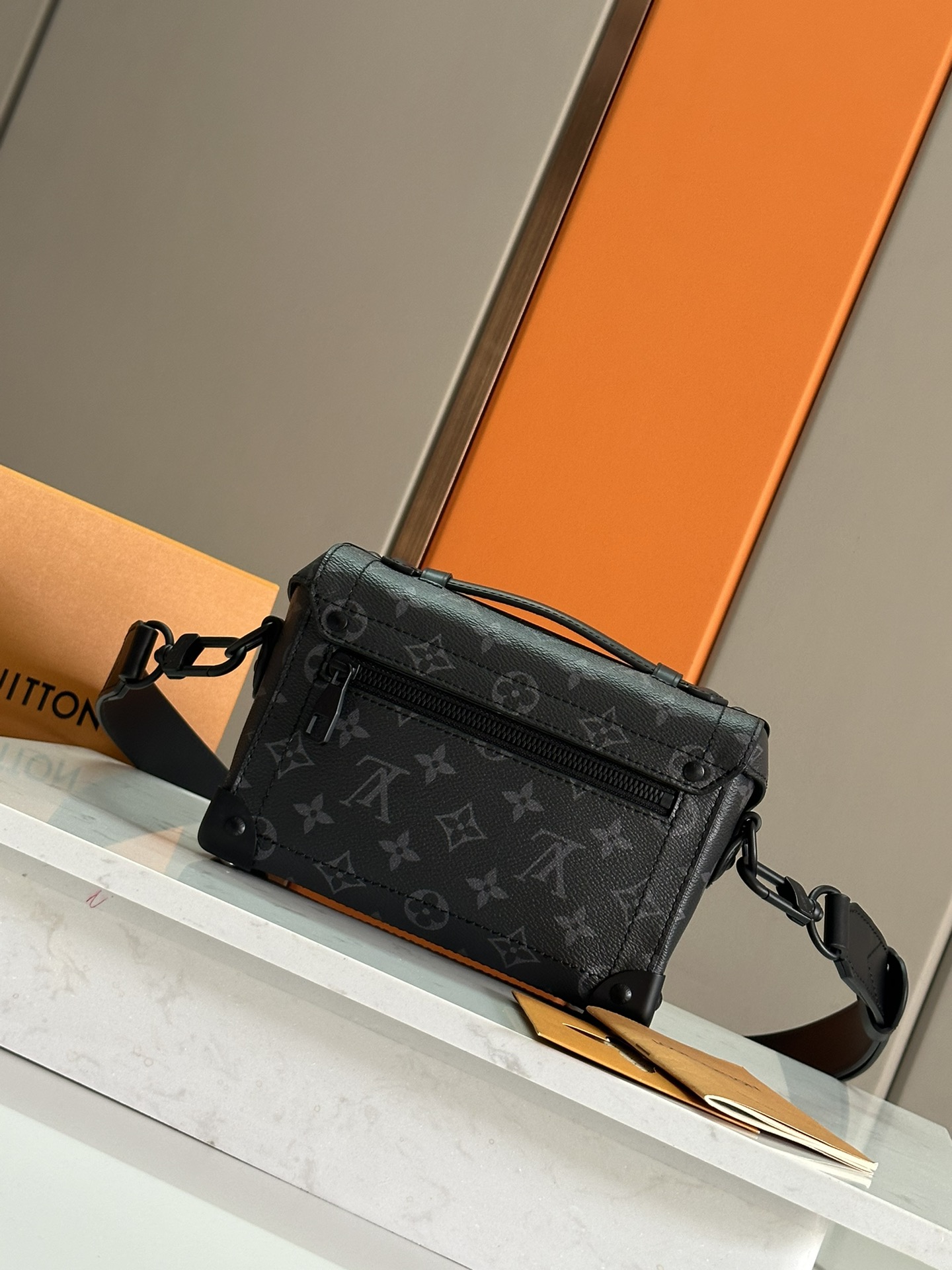 LV 高仿黑色Mini Soft Trunk軟盒包 潮流方形男士斜背包｜歐美奢侈品精品推薦