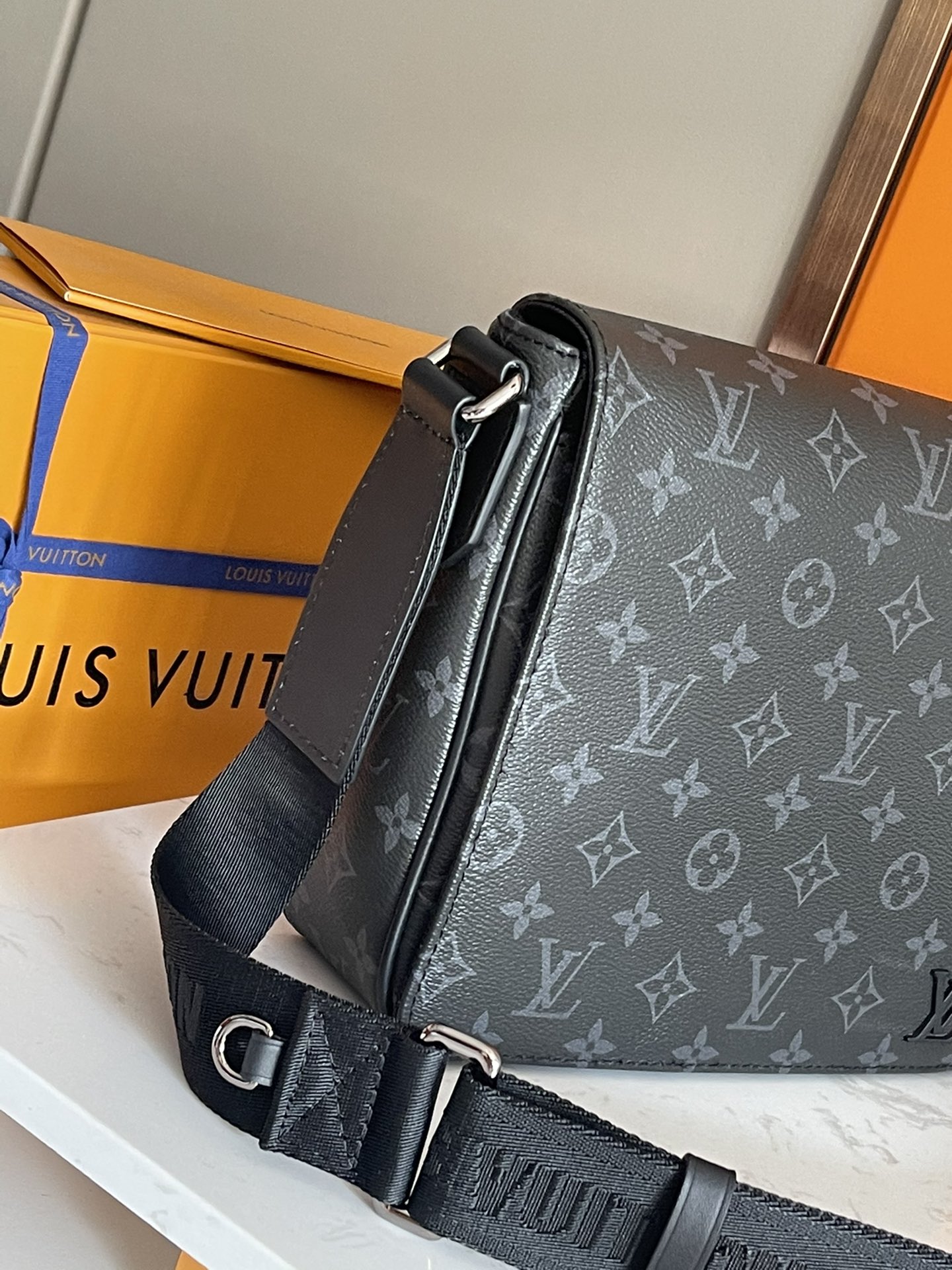 LV Eclipse郵差包 高仿灰黑大容量斜背款 經典老花商務通勤推薦｜歐美奢侈品精品推薦