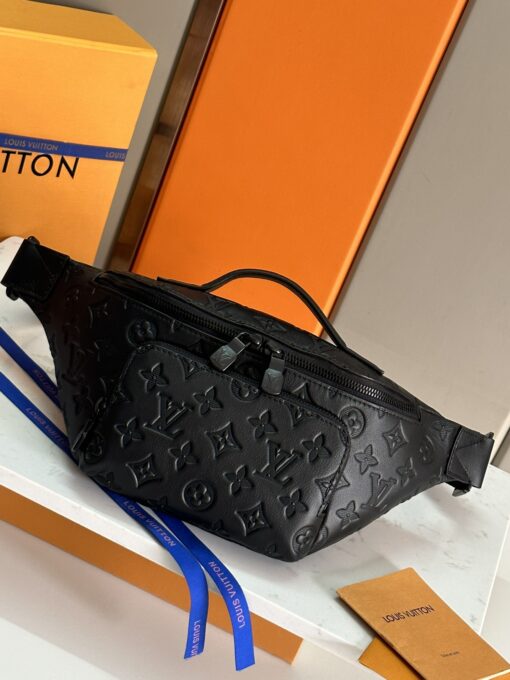 LV M47058 高仿壓紋皮革腰包 男士斜背時尚小包 潮流必備設計