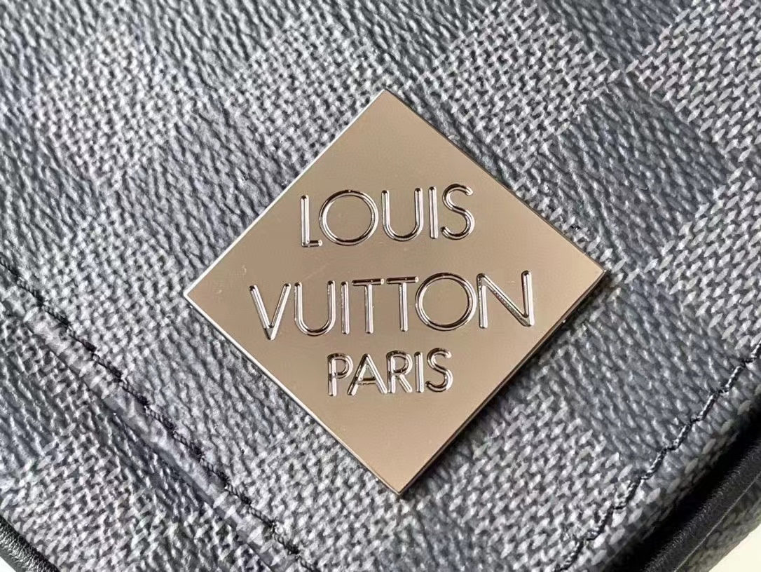 LV N42710 高仿棋盤格斜背包 經典格紋款 男士精品側背信差包｜歐美奢侈品精品推薦