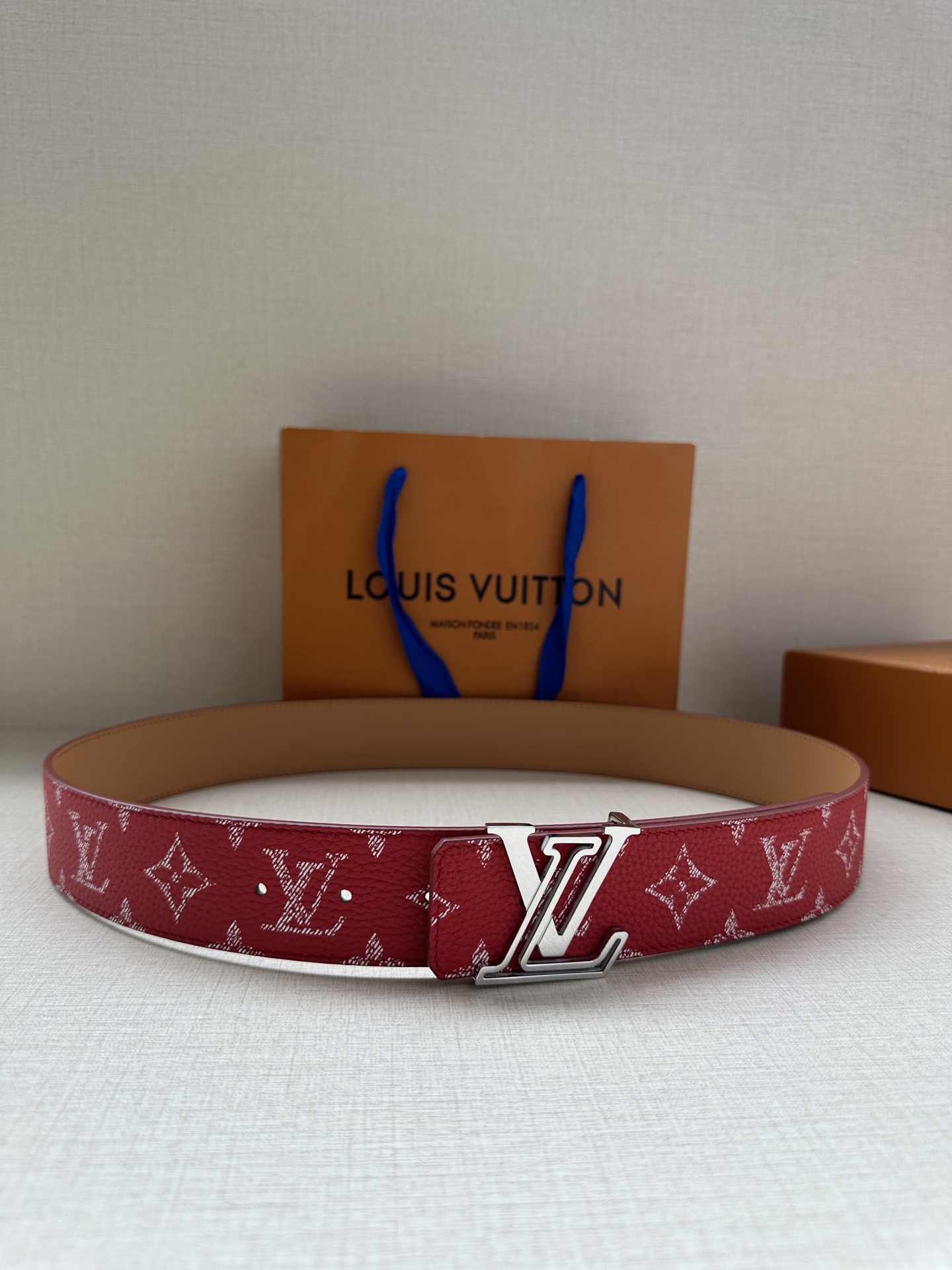 LV高仿紅色Monogram粒面皮革腰帶時尚精品男士皮帶｜歐美奢侈品精品推薦