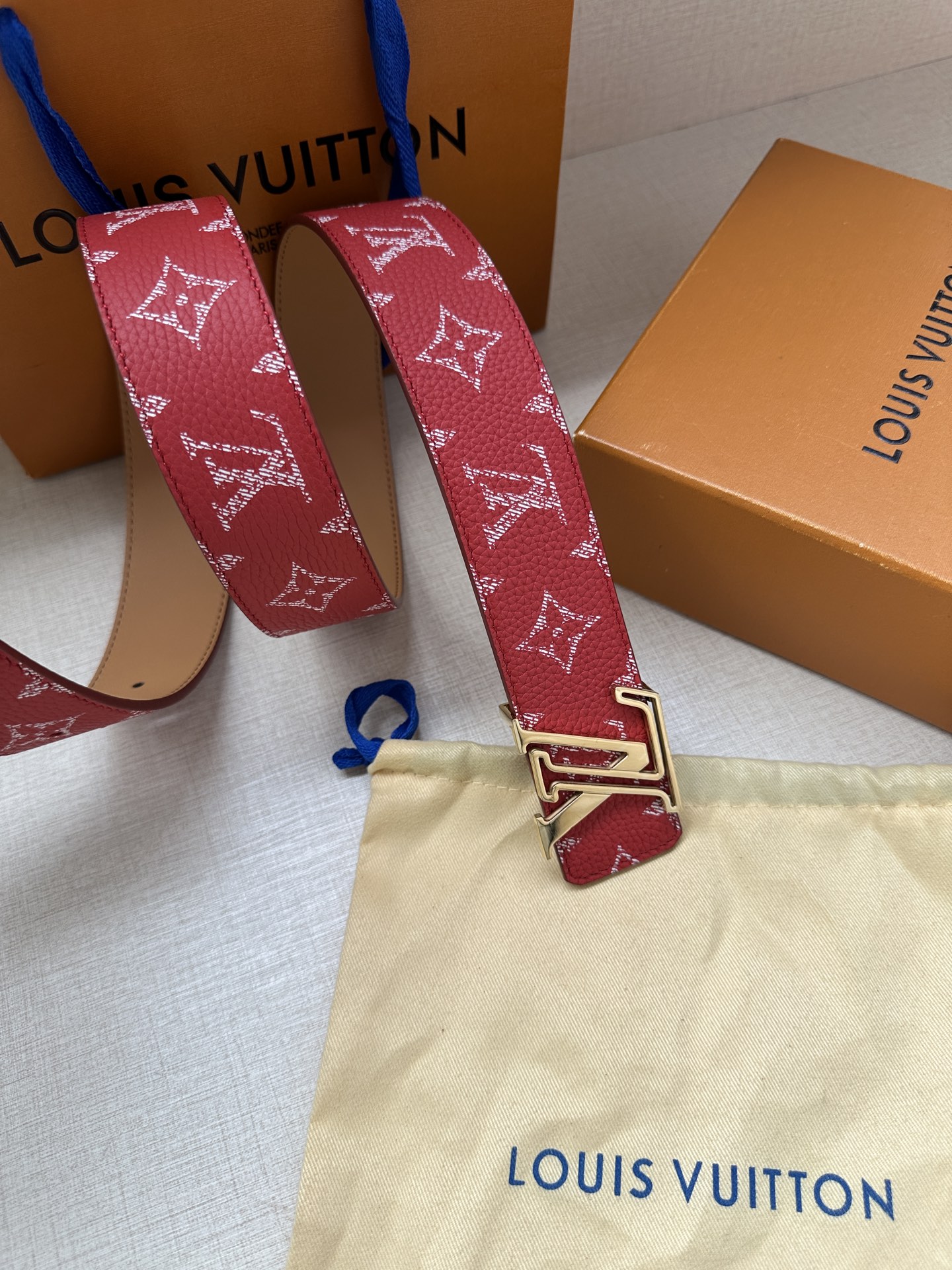 LV高仿紅色Monogram粒面皮革腰帶時尚精品男士皮帶｜歐美奢侈品精品推薦