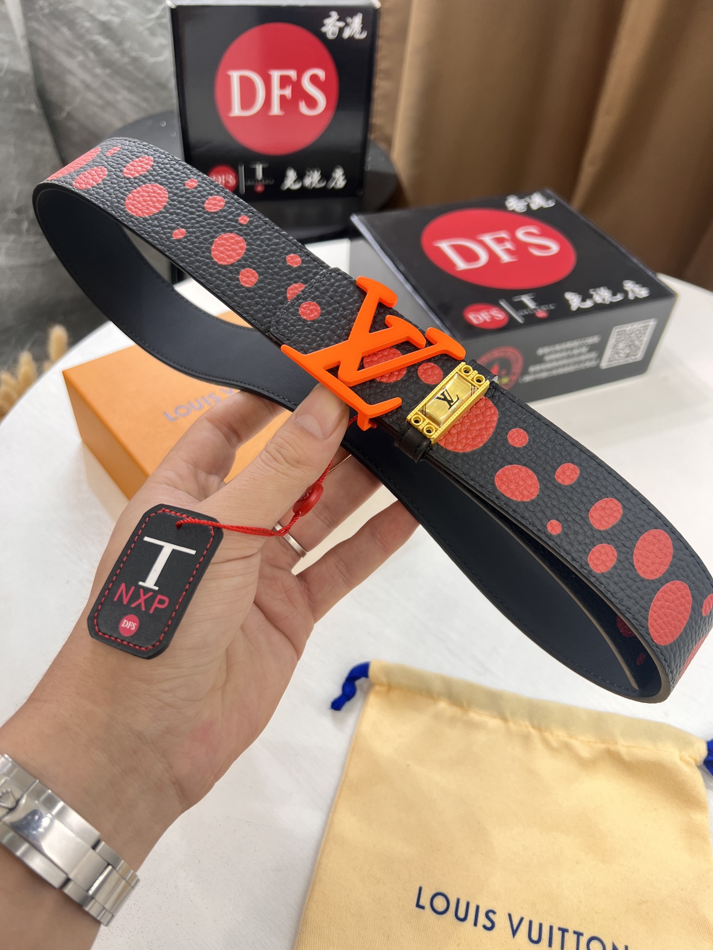 LV 高仿紅點圖騰皮帶潮流撞色腰帶人氣推薦款｜歐美奢侈品精品推薦