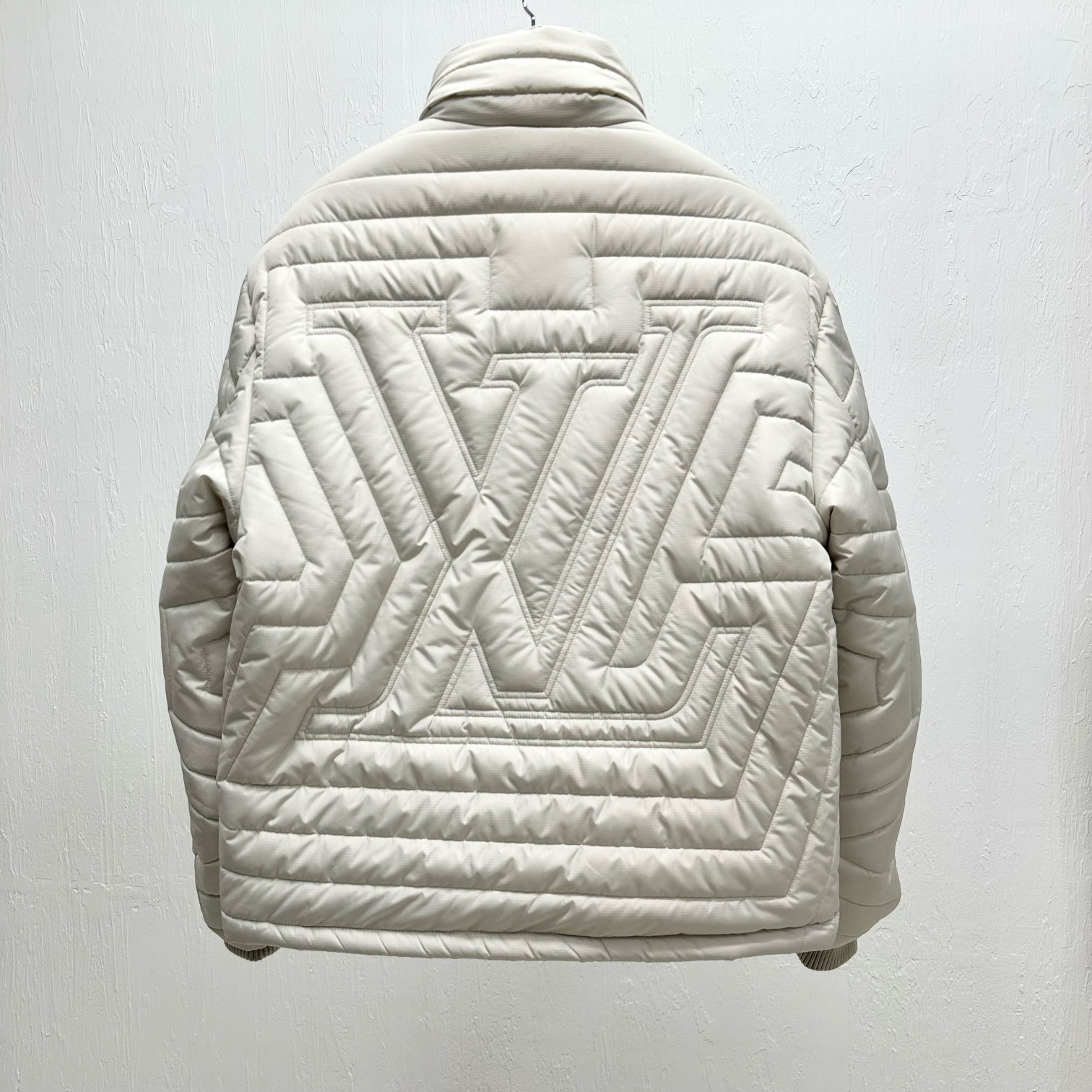 LV高仿立體壓花羽絨外套 冬季精品保暖高仿男裝外套｜歐美奢侈品精品推薦