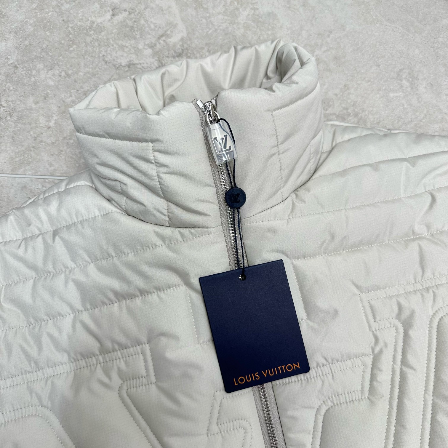 LV高仿立體壓花羽絨外套 冬季精品保暖高仿男裝外套｜歐美奢侈品精品推薦