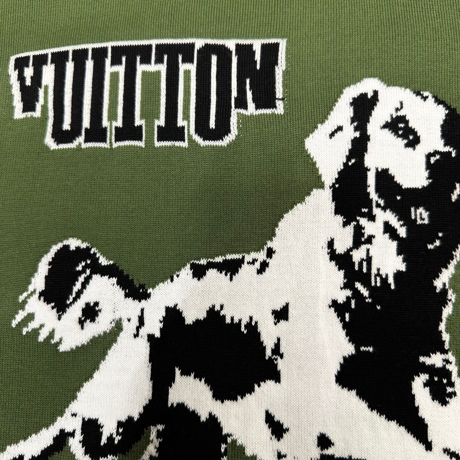 LV一比一T恤 狗狗刺繡短袖 上身潮感足 森林綠休閒高仿款｜歐美奢侈品精品推薦