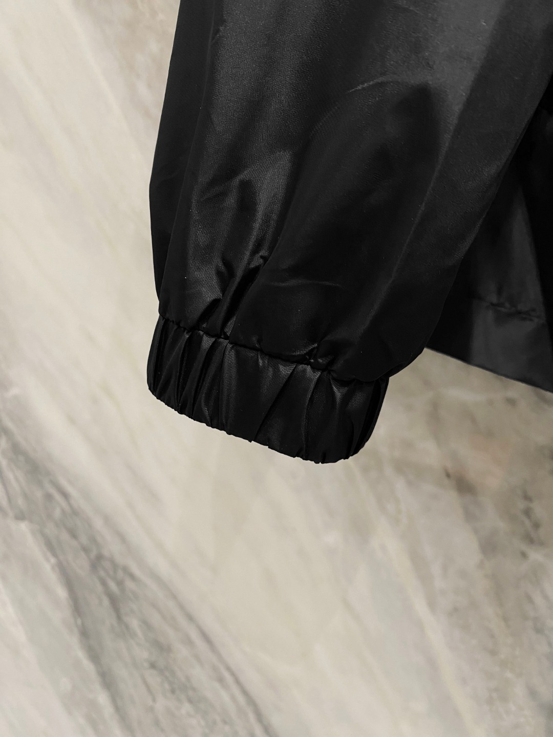 LV一比一黑色防風外套 輕薄連帽設計 百搭實用精品款式｜歐美奢侈品精品推薦