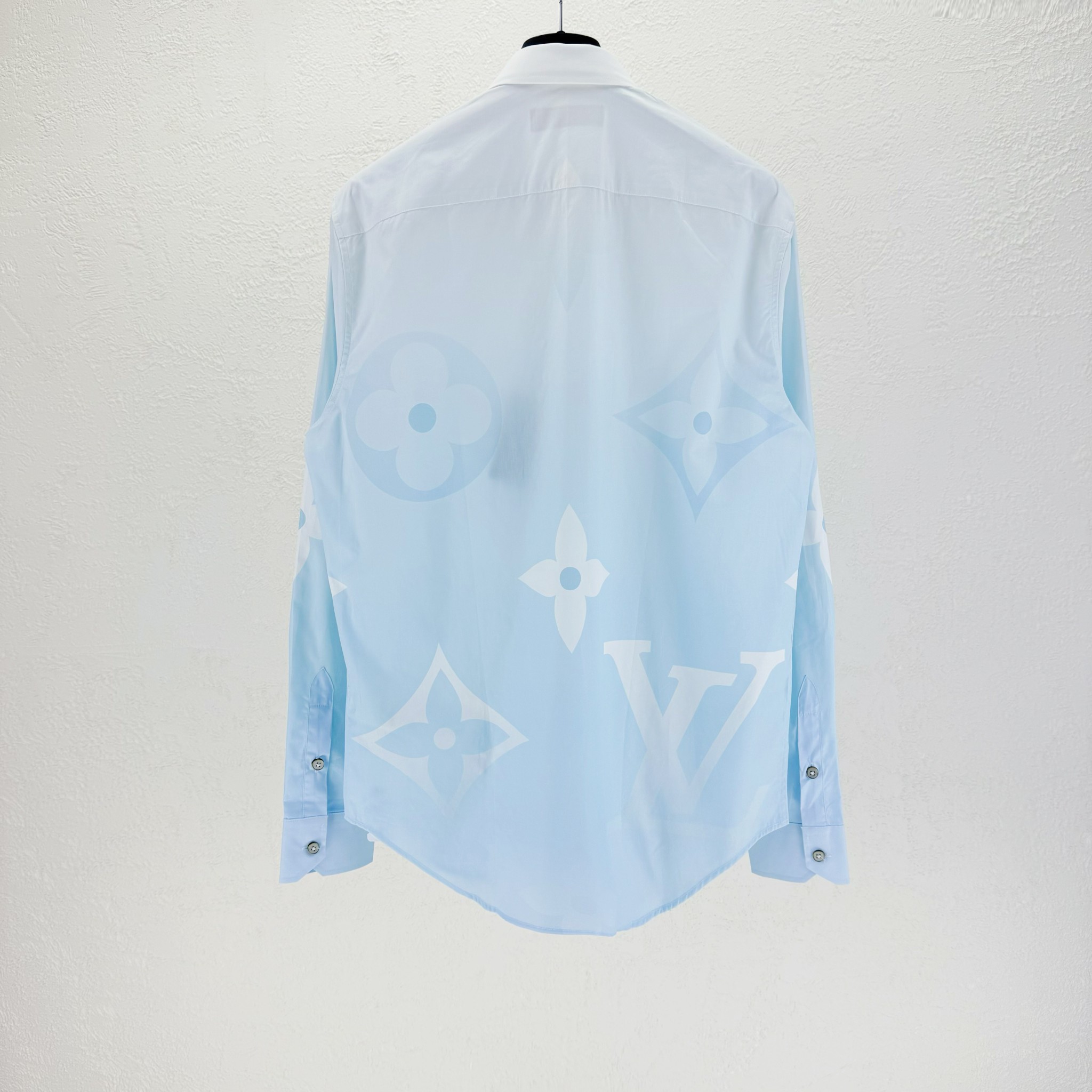 LV一比一長袖襯衫 淺藍Monogram壓花圖騰 商務修身百搭款｜歐美奢侈品精品推薦