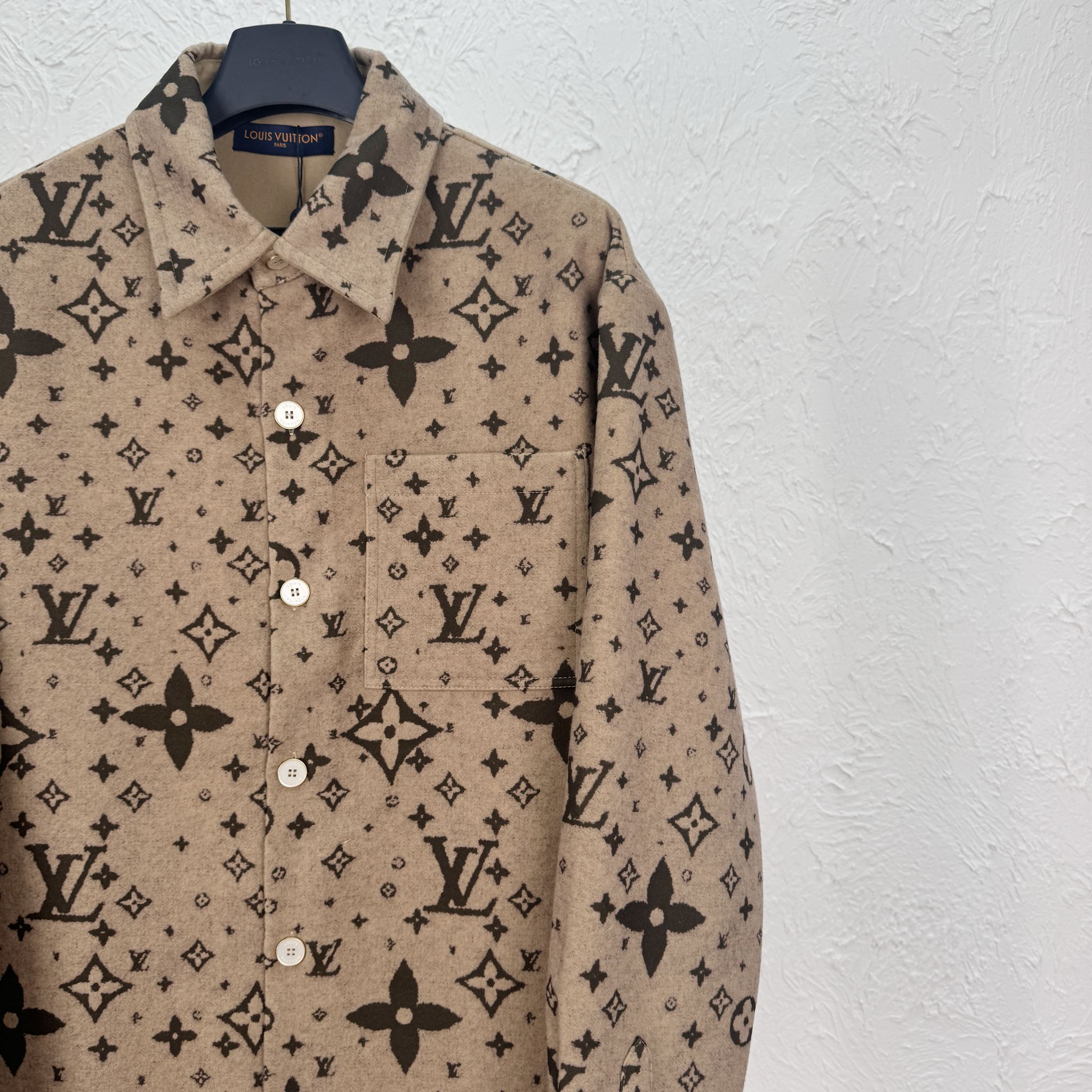 LV高仿羊毛襯衫 滿版Monogram復古設計 秋冬質感男裝｜歐美奢侈品精品推薦