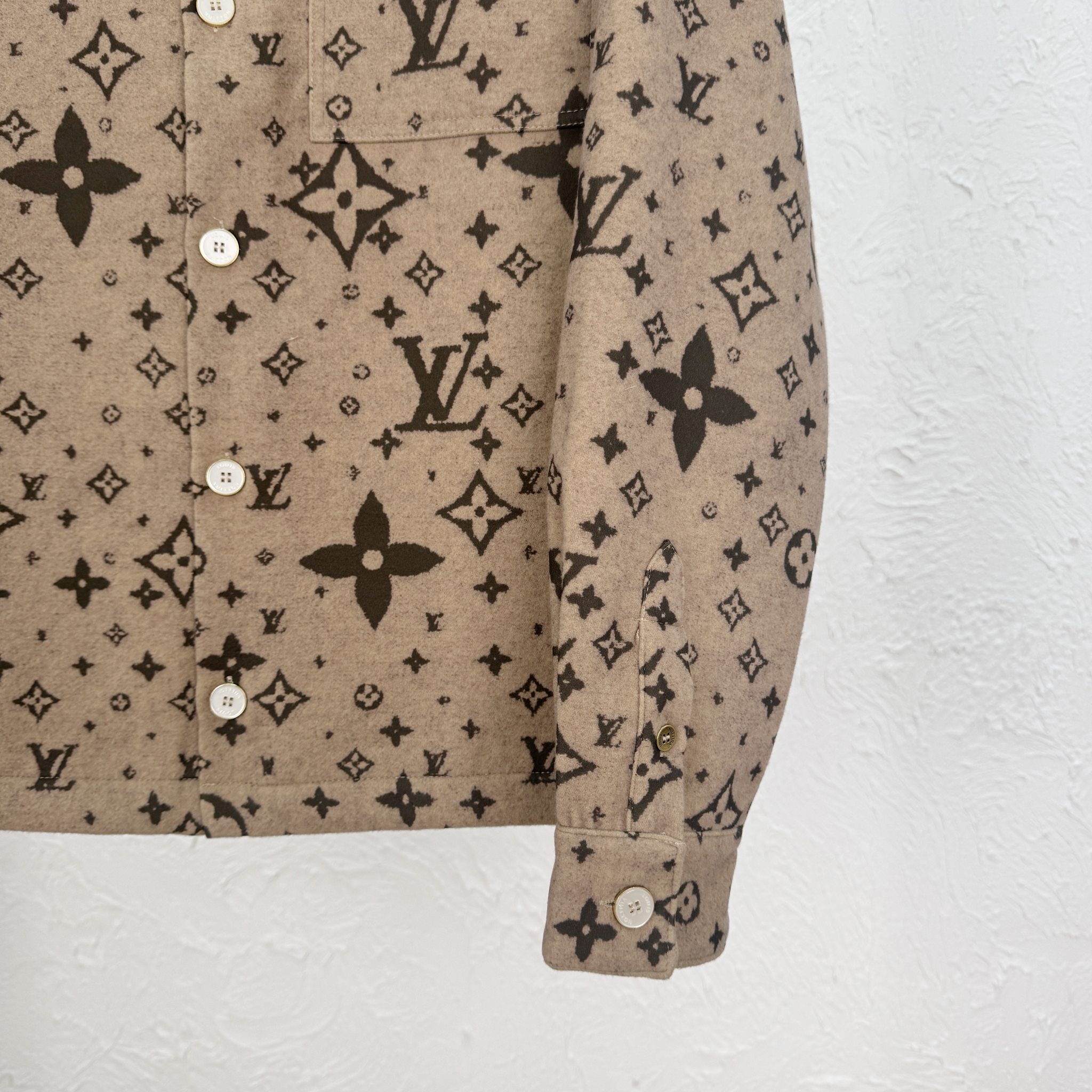 LV高仿羊毛襯衫 滿版Monogram復古設計 秋冬質感男裝｜歐美奢侈品精品推薦