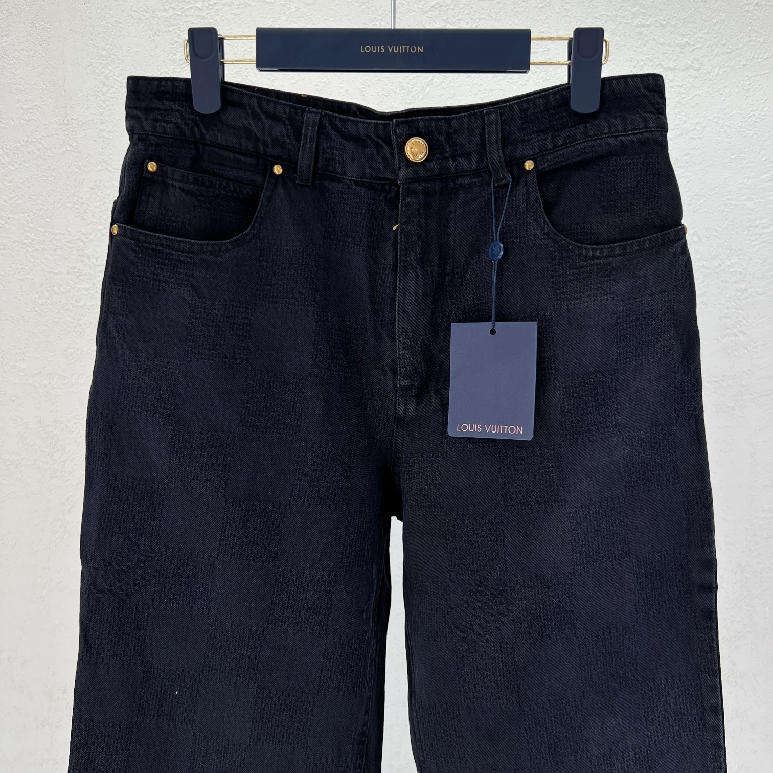 LV高仿深藍牛仔褲 棋盤格隱紋設計 歐美挺版褲型推薦｜歐美奢侈品精品推薦