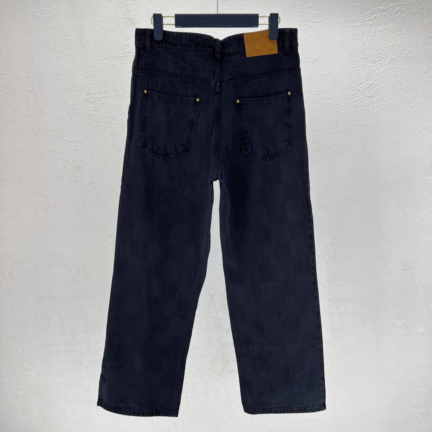 LV高仿深藍牛仔褲 棋盤格隱紋設計 歐美挺版褲型推薦｜歐美奢侈品精品推薦