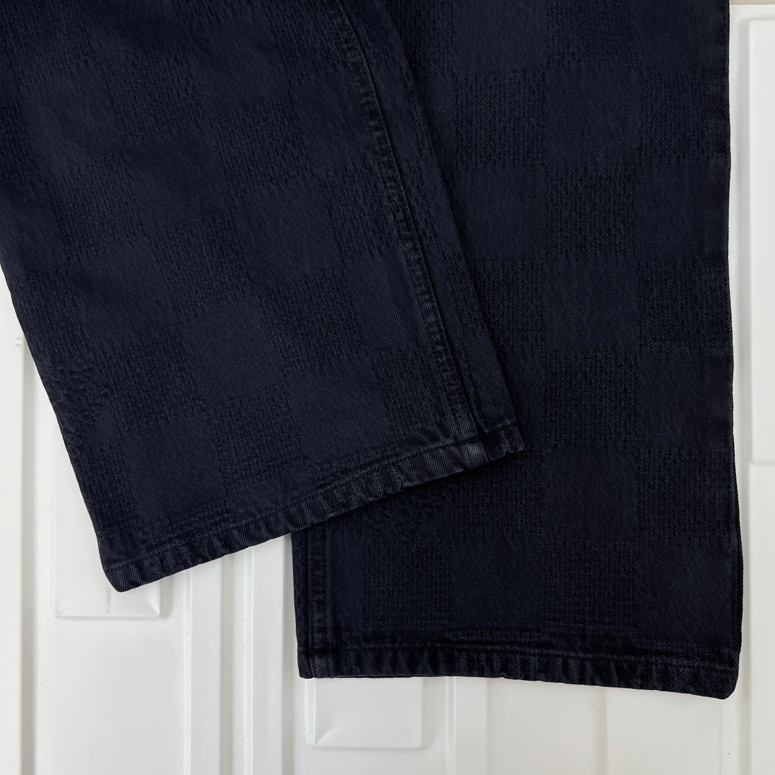 LV高仿深藍牛仔褲 棋盤格隱紋設計 歐美挺版褲型推薦｜歐美奢侈品精品推薦