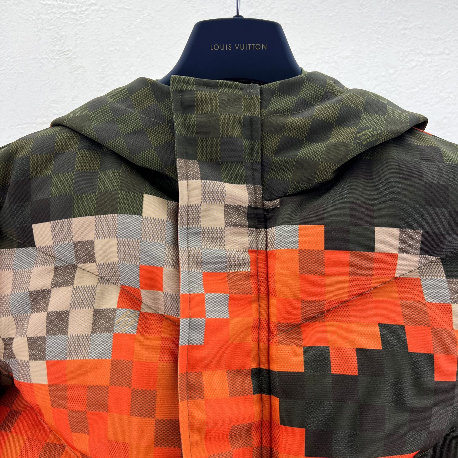 LV高仿羽絨外套 像素迷彩設計 街頭風厚實保暖款｜歐美奢侈品精品推薦