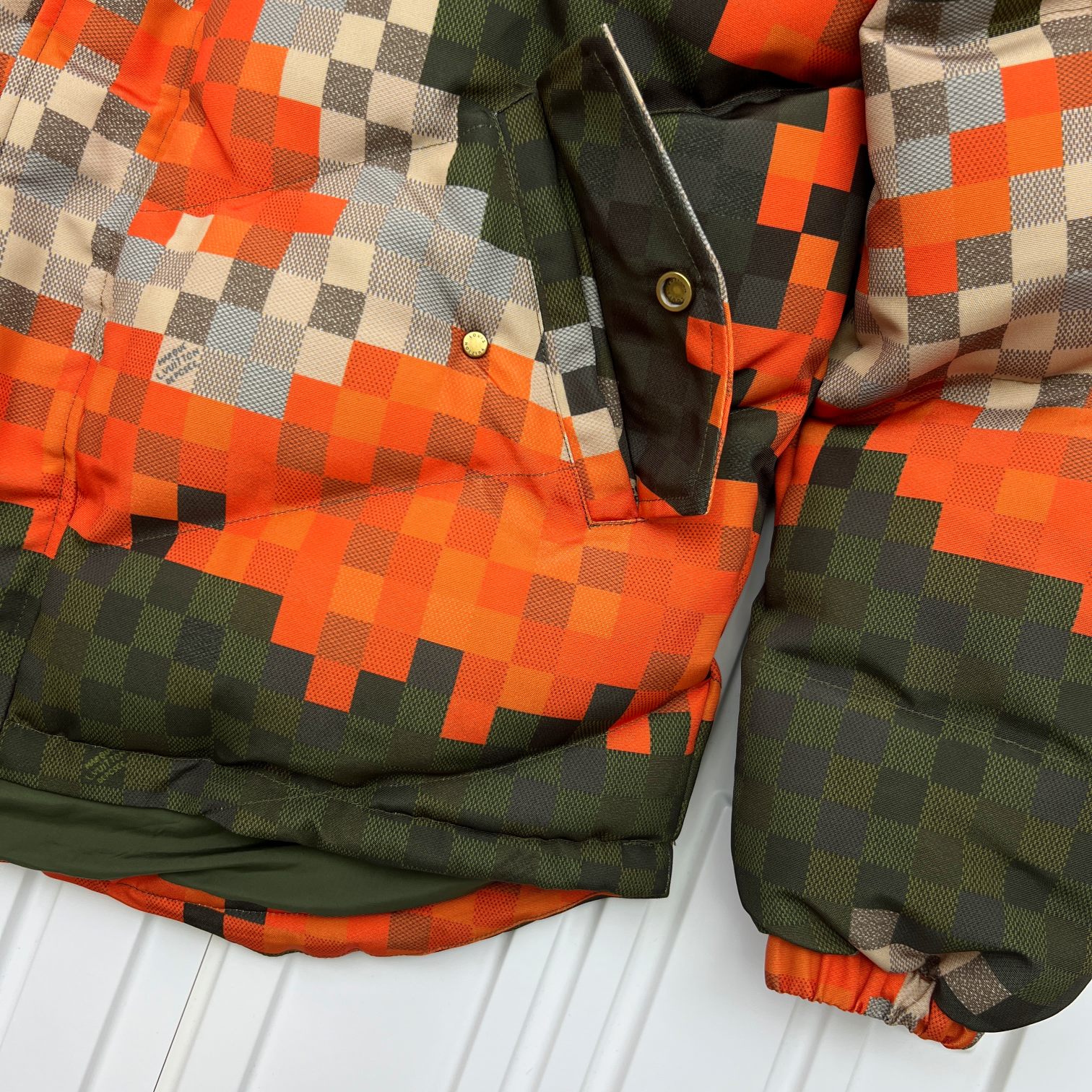 LV高仿羽絨外套 像素迷彩設計 街頭風厚實保暖款｜歐美奢侈品精品推薦