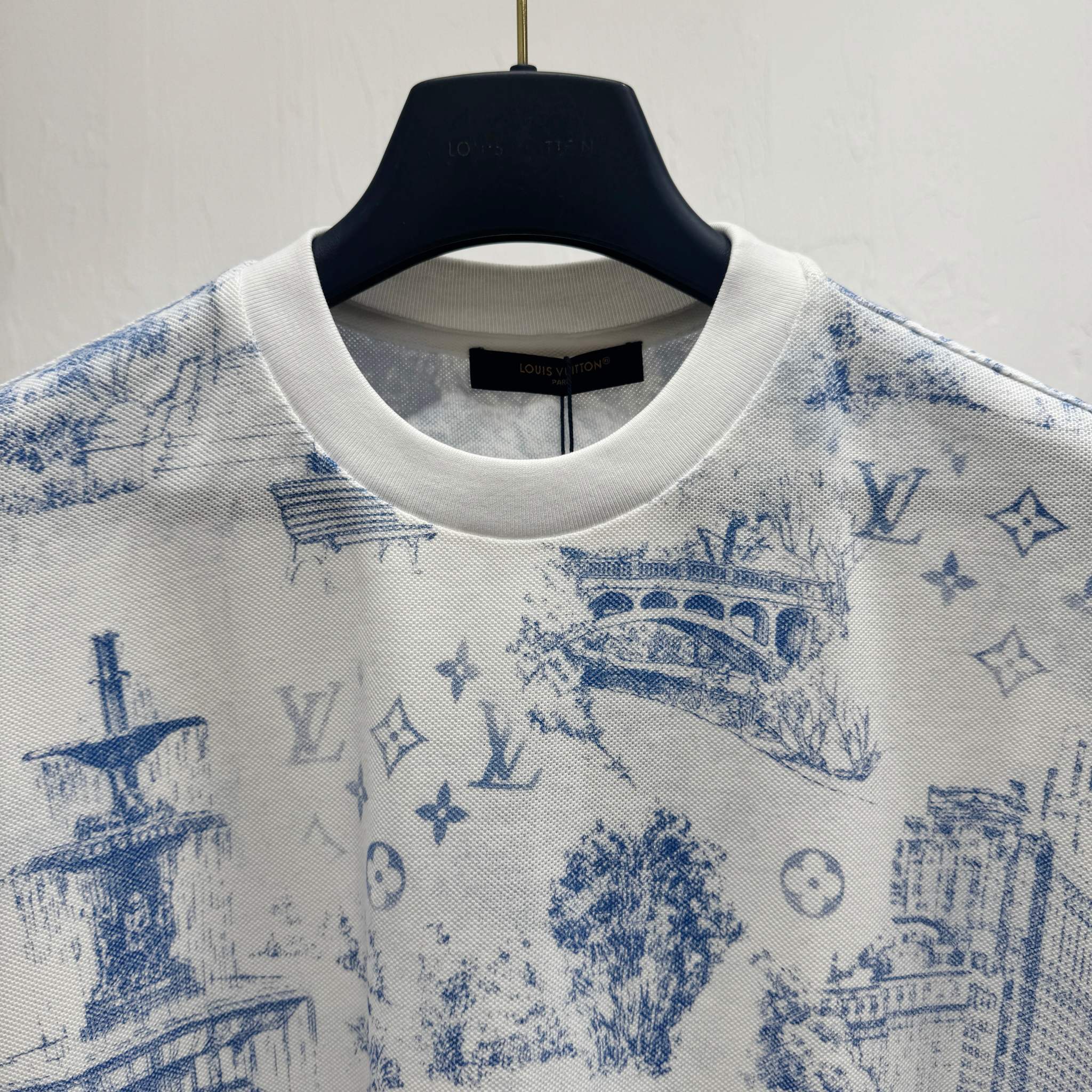 LV原單城市景觀印花短T 清新藍白配色 經典Logo融合藝術風｜歐美奢侈品精品推薦