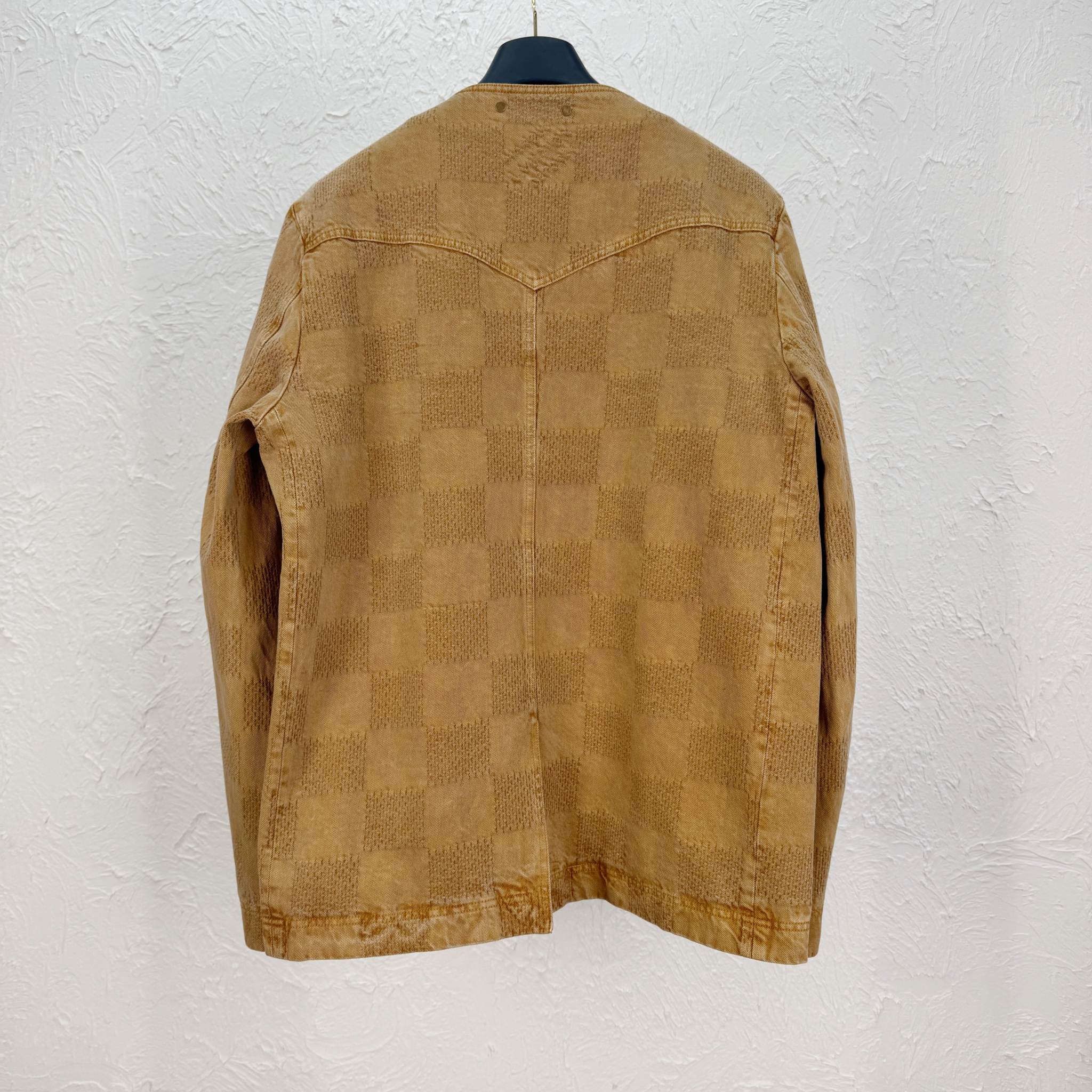 LV原單格紋無領牛仔外套 經典棋盤紋配藍寶石釦設計 修身挺拔有型｜歐美奢侈品精品推薦