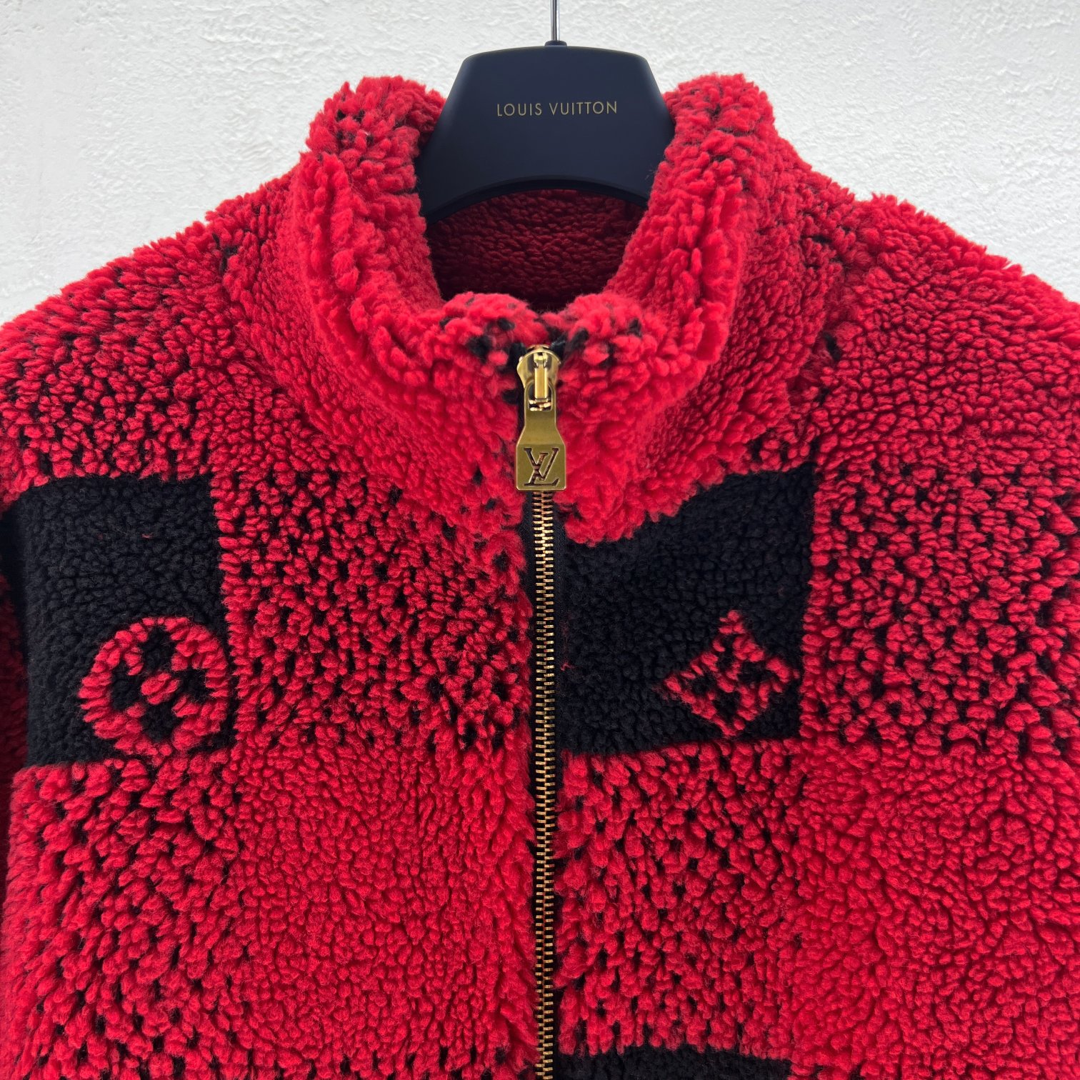 LV高仿羊羔絨外套 紅黑棋盤格拉鍊外套 秋冬撞色保暖款｜歐美奢侈品精品推薦