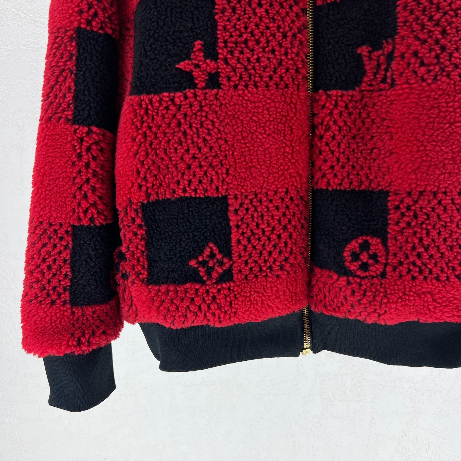 LV高仿羊羔絨外套 紅黑棋盤格拉鍊外套 秋冬撞色保暖款｜歐美奢侈品精品推薦