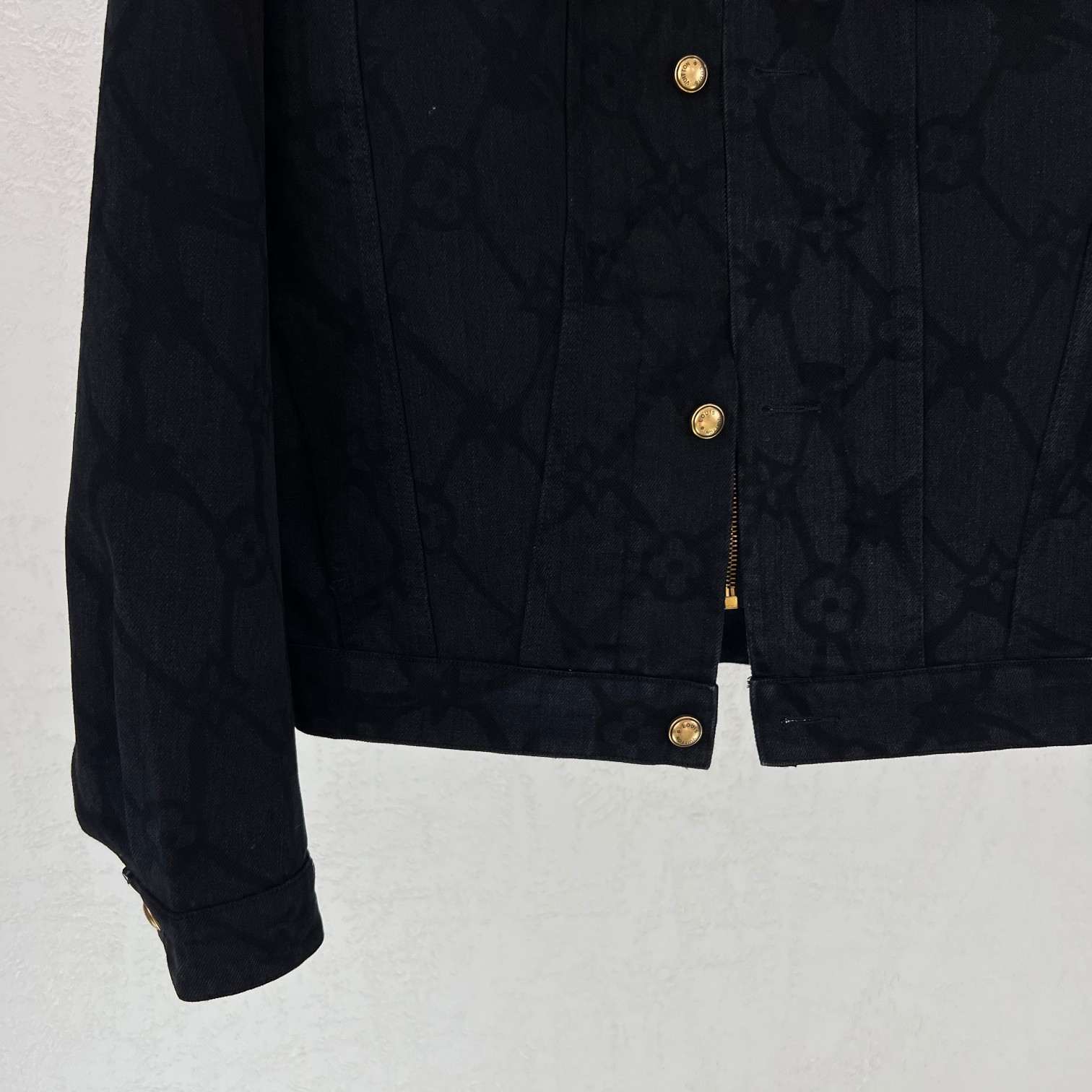 LV原單丹寧外套 深藍連帽設計 秋冬金扣街頭風外套推薦｜歐美奢侈品精品推薦