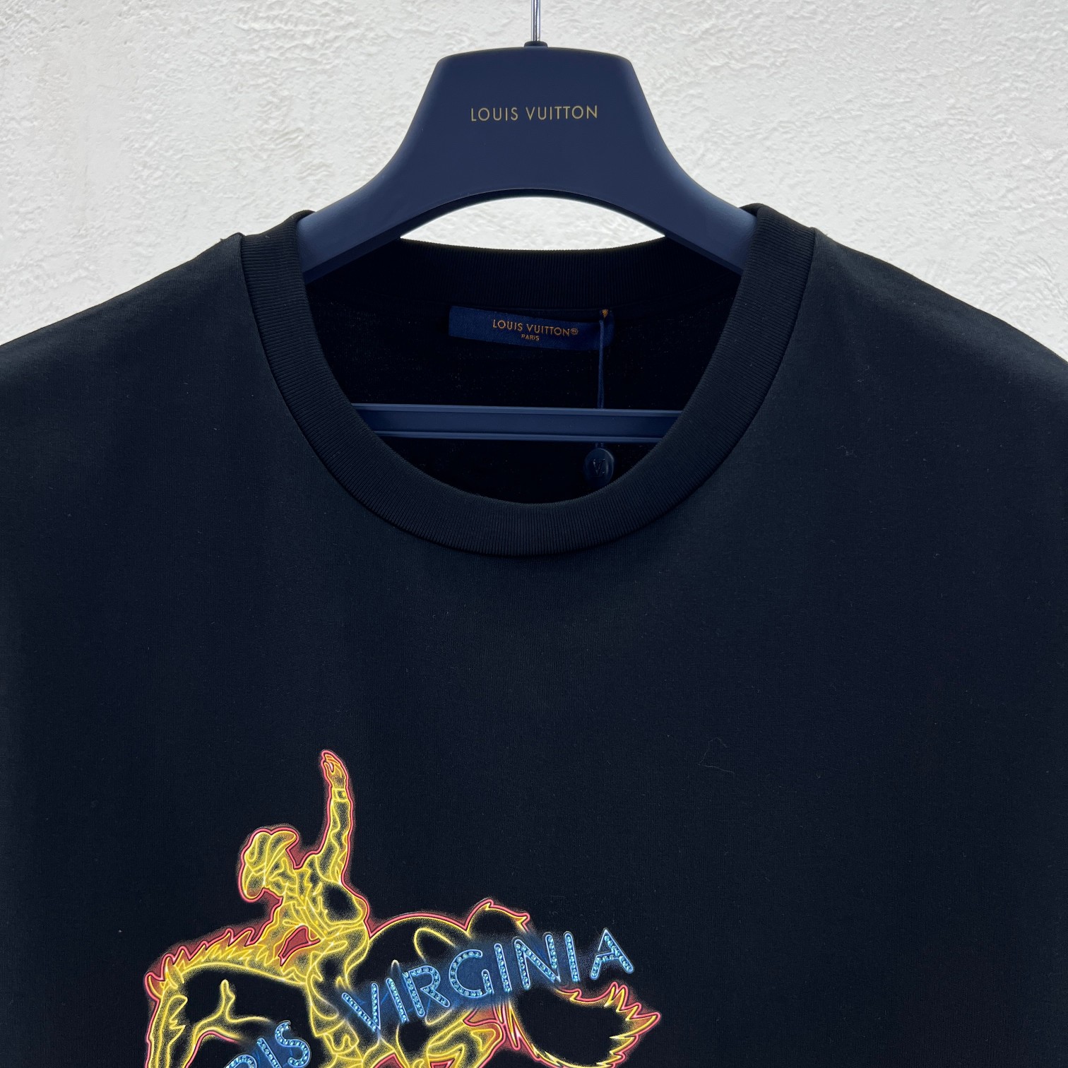 LV高仿T恤 Motel霓虹印花設計款 黑色潮流短袖百搭上衣｜歐美奢侈品精品推薦