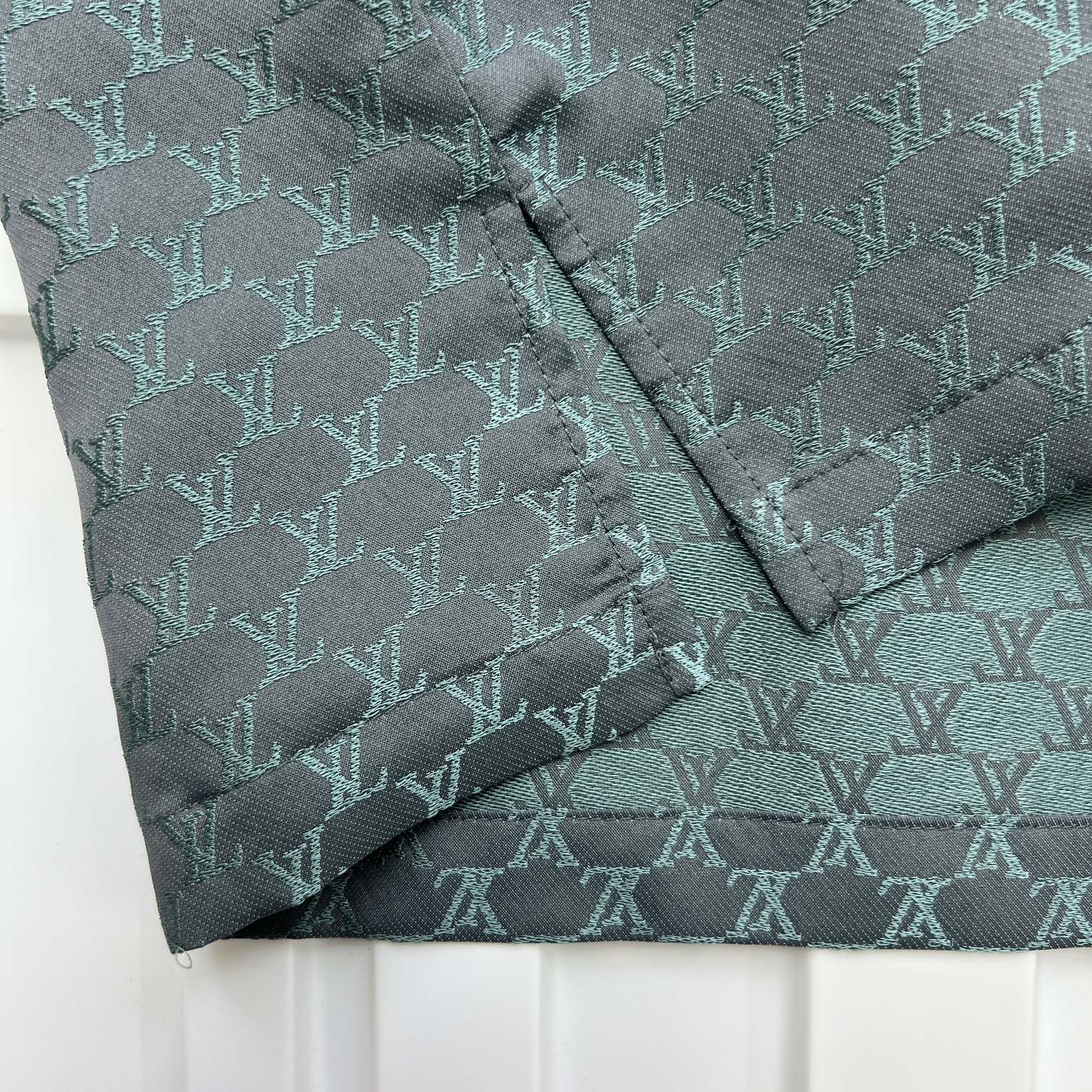 LV高仿短袖襯衫 Monogram小花灰綠色開領設計 寬鬆輕薄款｜歐美奢侈品精品推薦