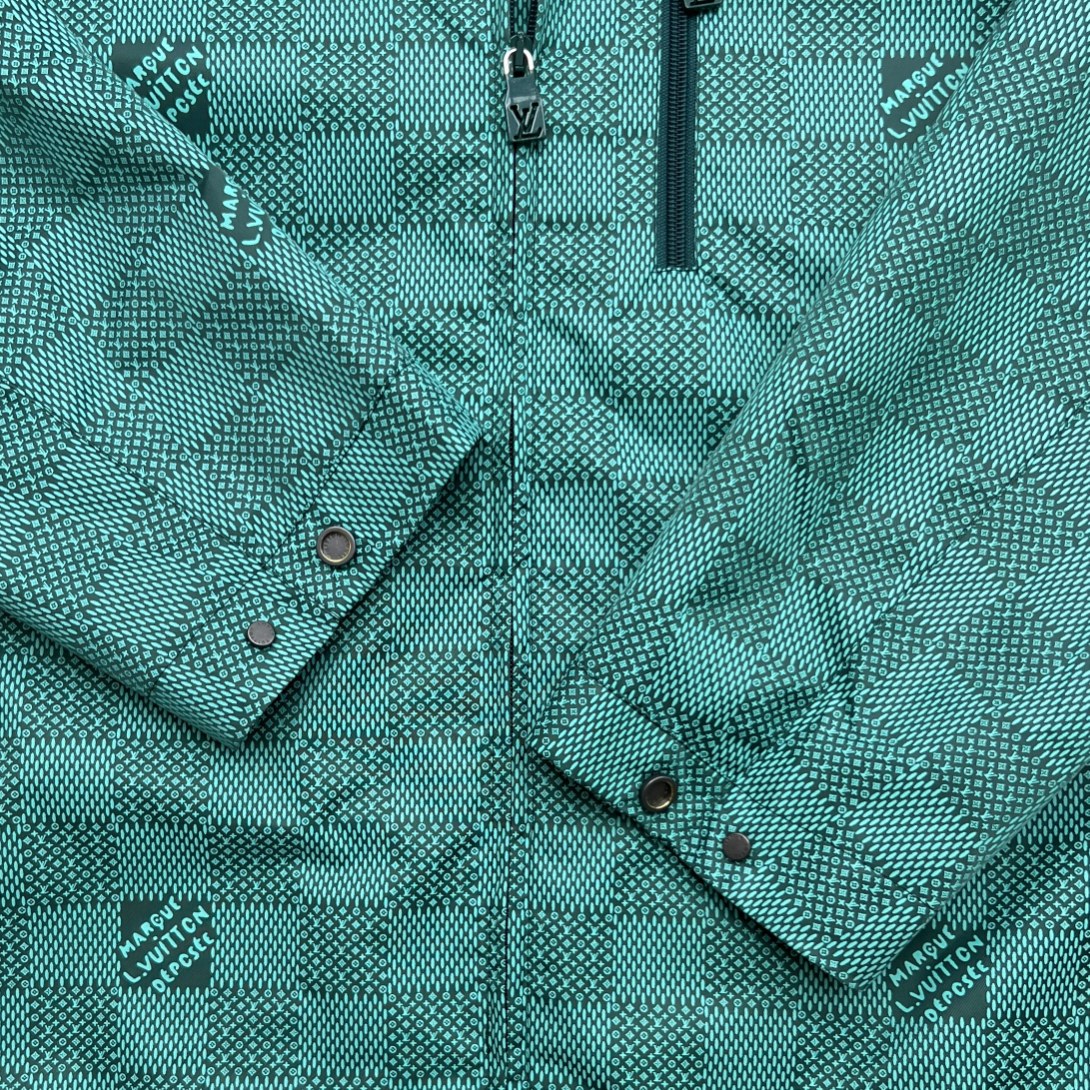 LV高仿綠色連帽外套 棋盤格暗紋設計 立體剪裁輕量機能款｜歐美奢侈品精品推薦