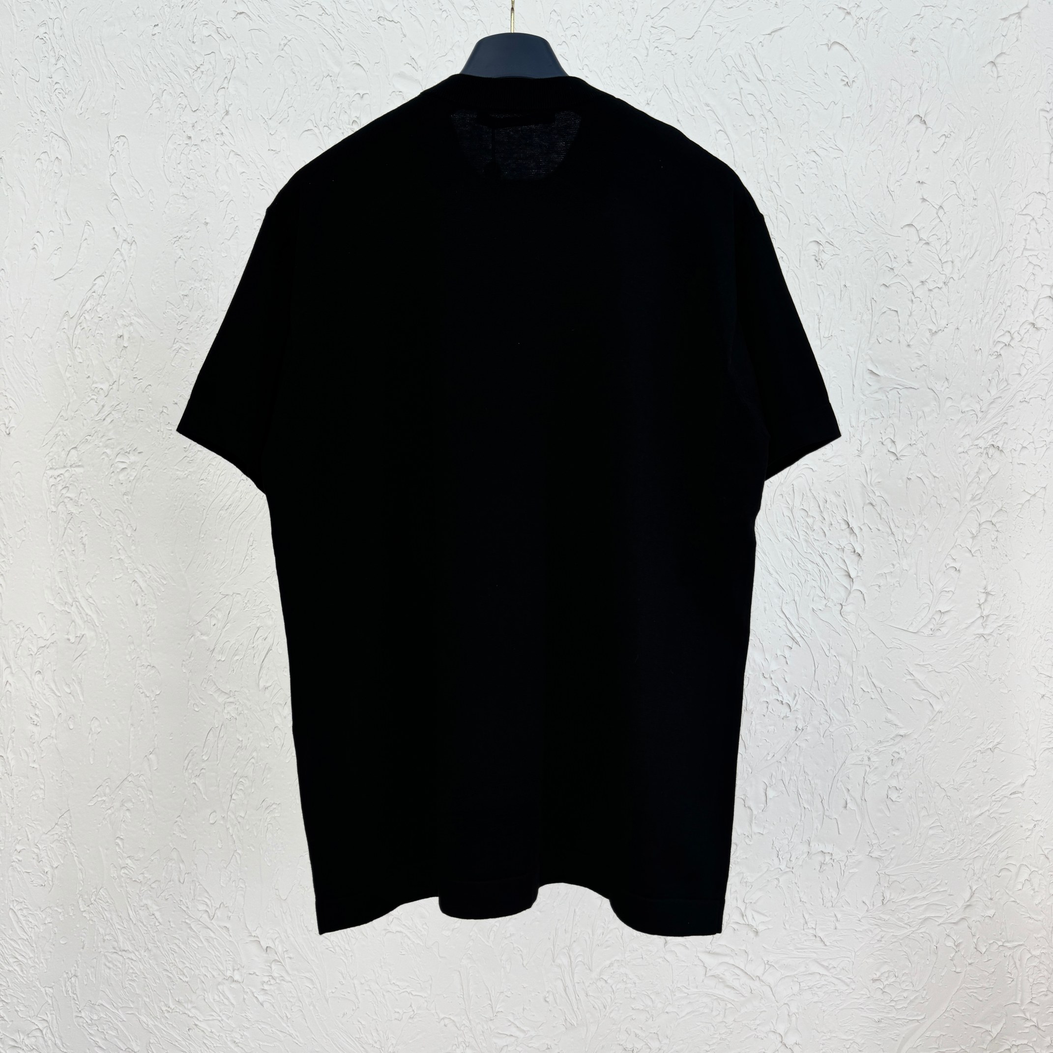 LV高仿黑色T恤 刺繡標語小口袋設計 夏季經典簡約款｜歐美奢侈品精品推薦