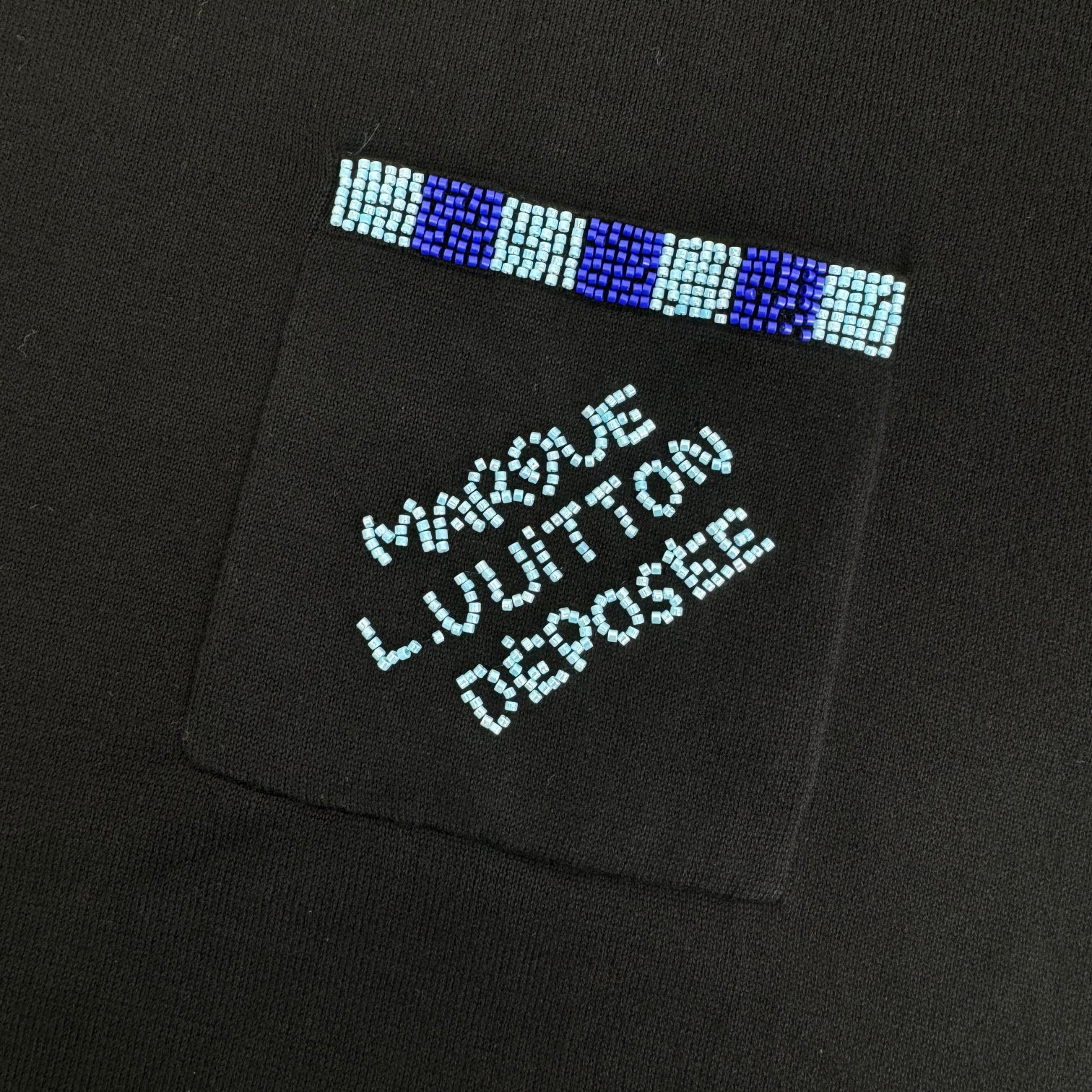 LV高仿黑色T恤 刺繡標語小口袋設計 夏季經典簡約款｜歐美奢侈品精品推薦