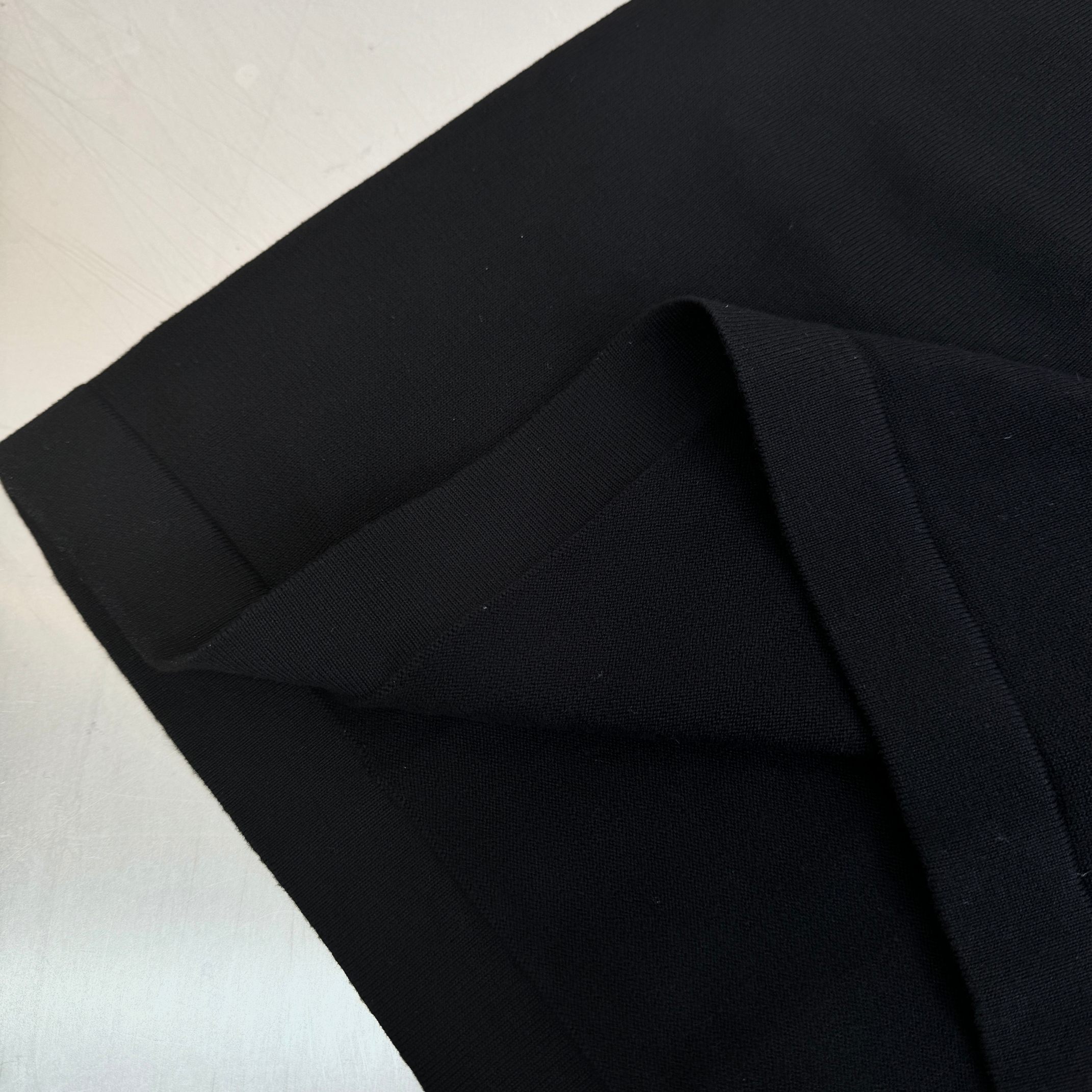 LV高仿黑色T恤 刺繡標語小口袋設計 夏季經典簡約款｜歐美奢侈品精品推薦