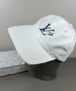 LV 高仿白色破壞感棒球帽 刺繡LOGO街頭復古設計款